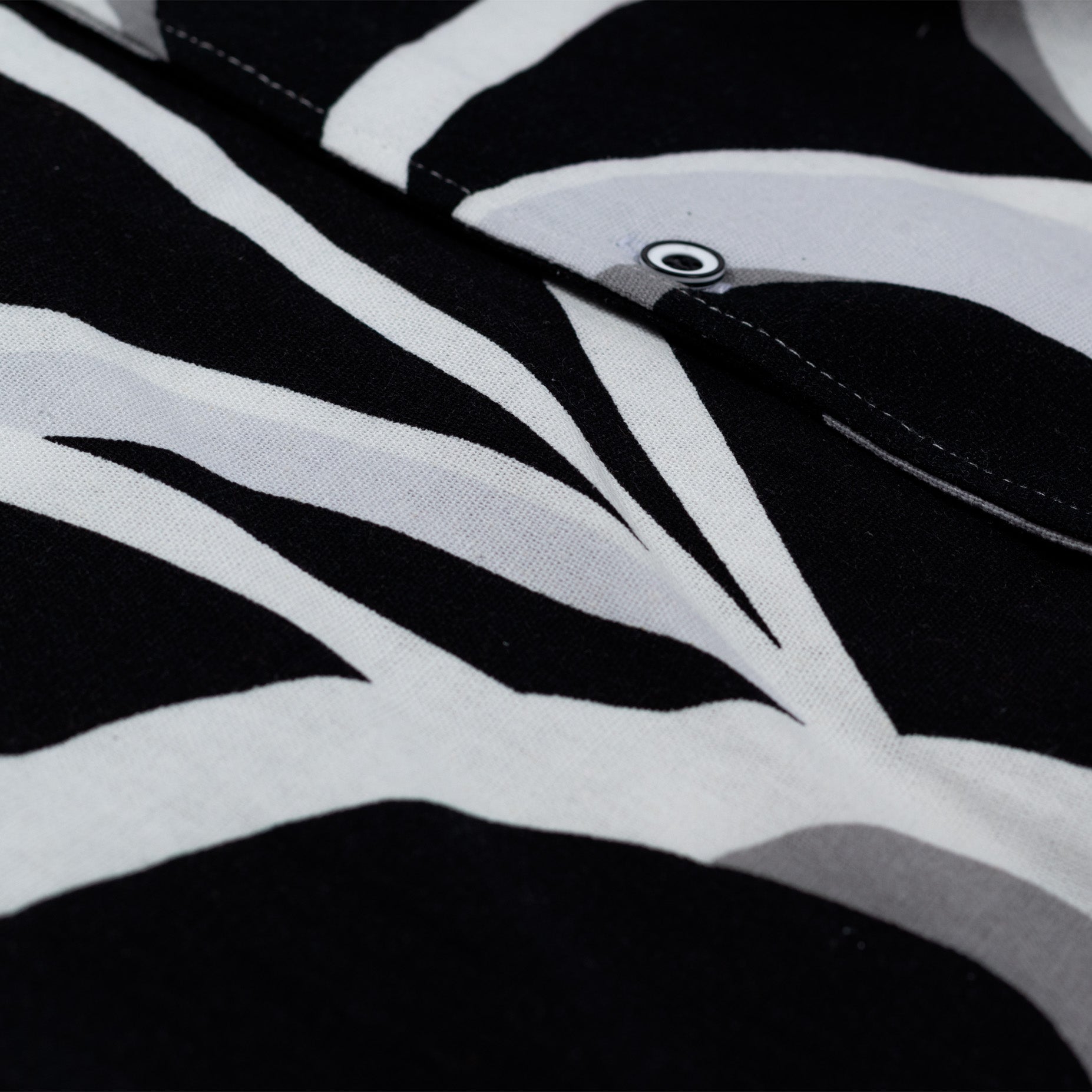 Camisa hombre textura flores negra