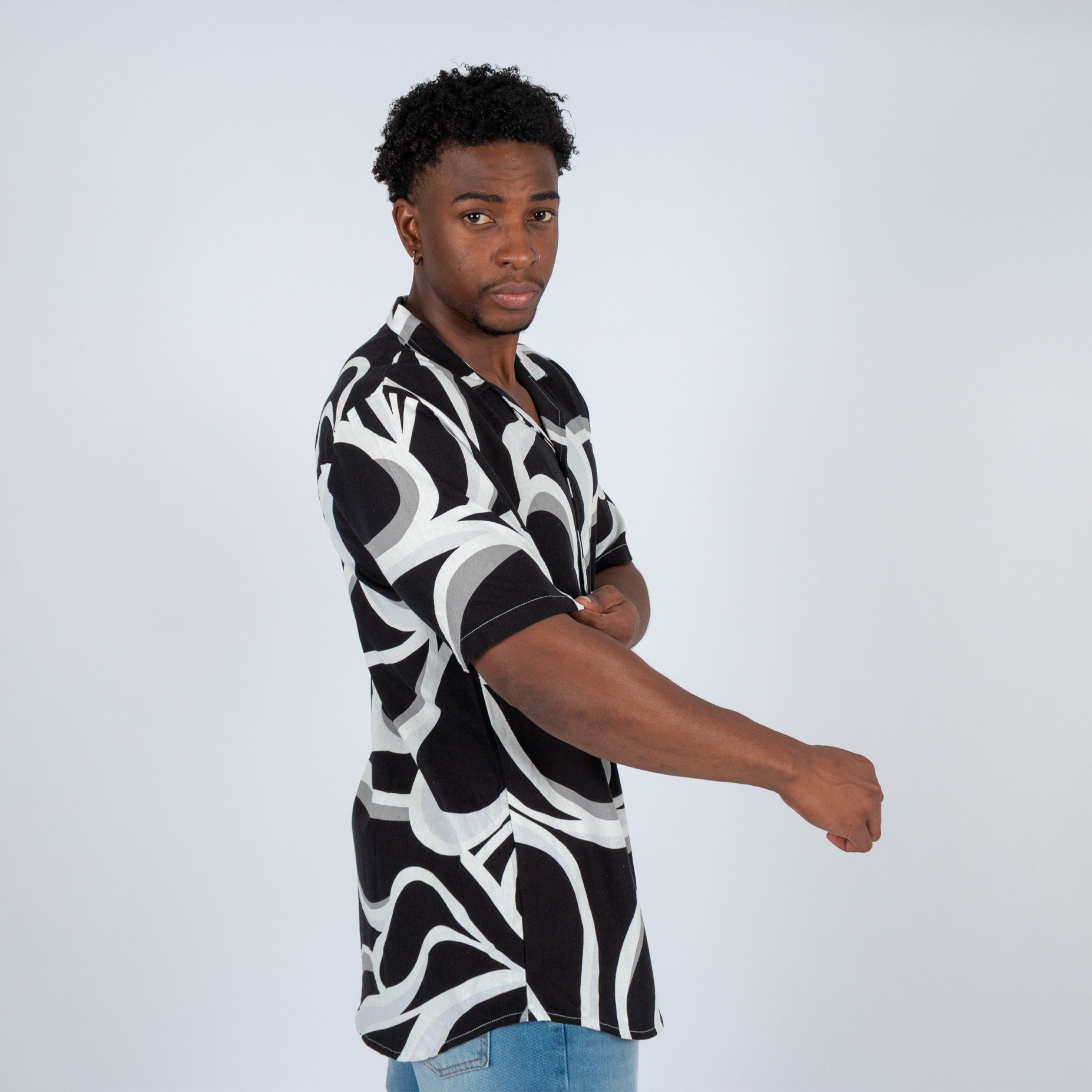 Camisa hombre textura flores negra