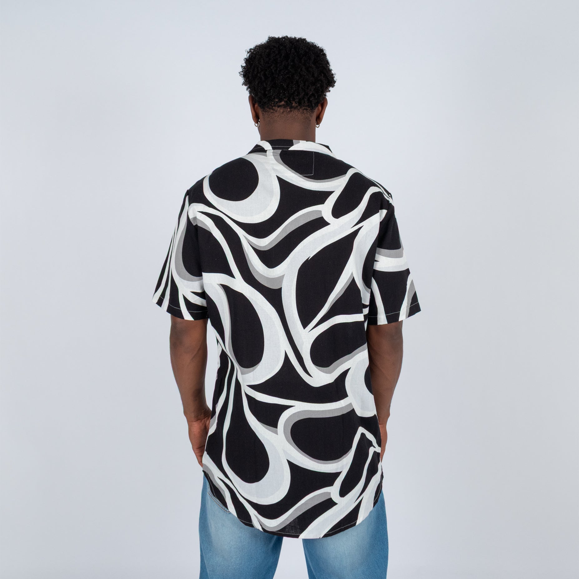 Camisa hombre textura flores negra