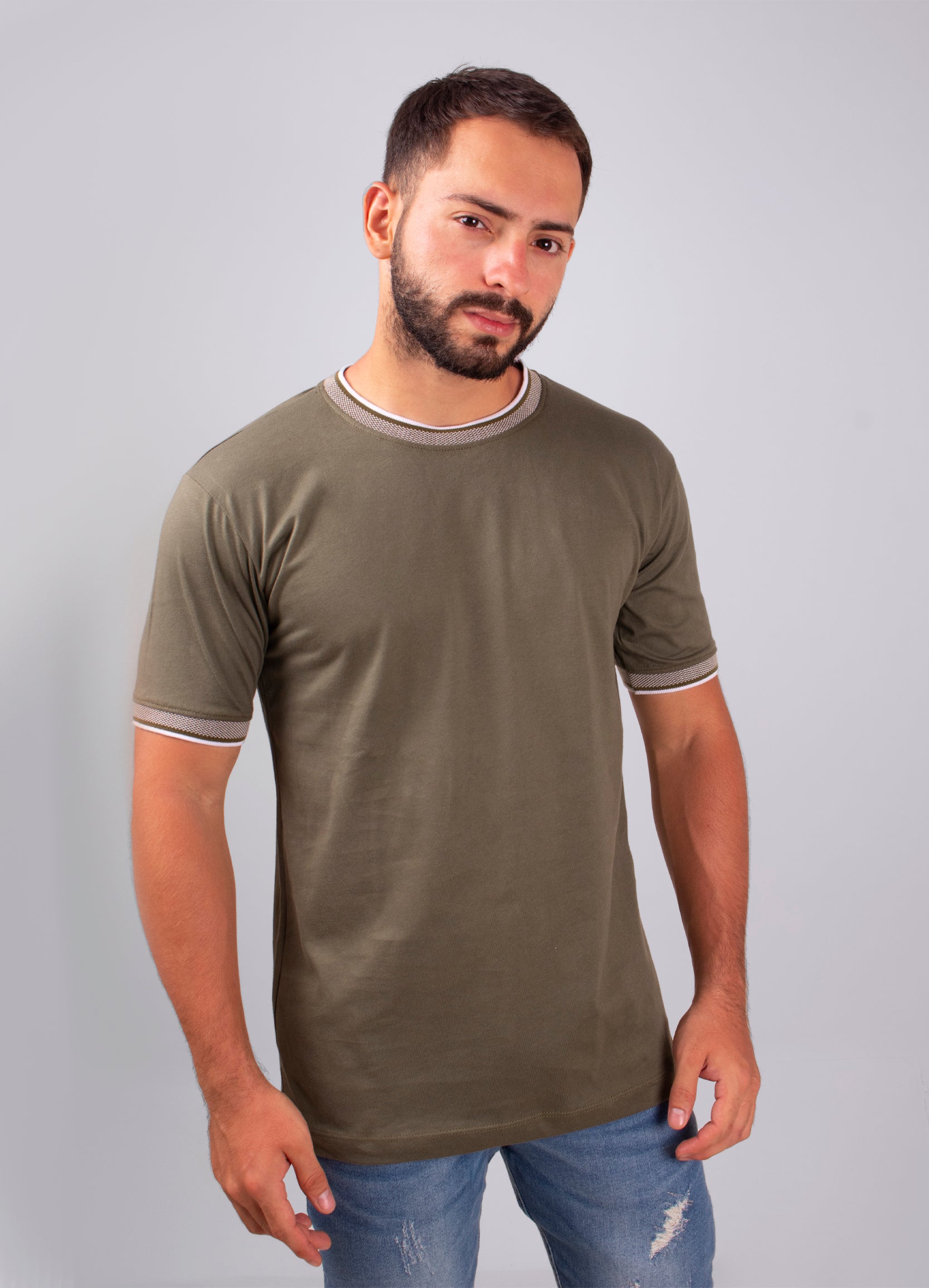 Básica hombre cuello rib