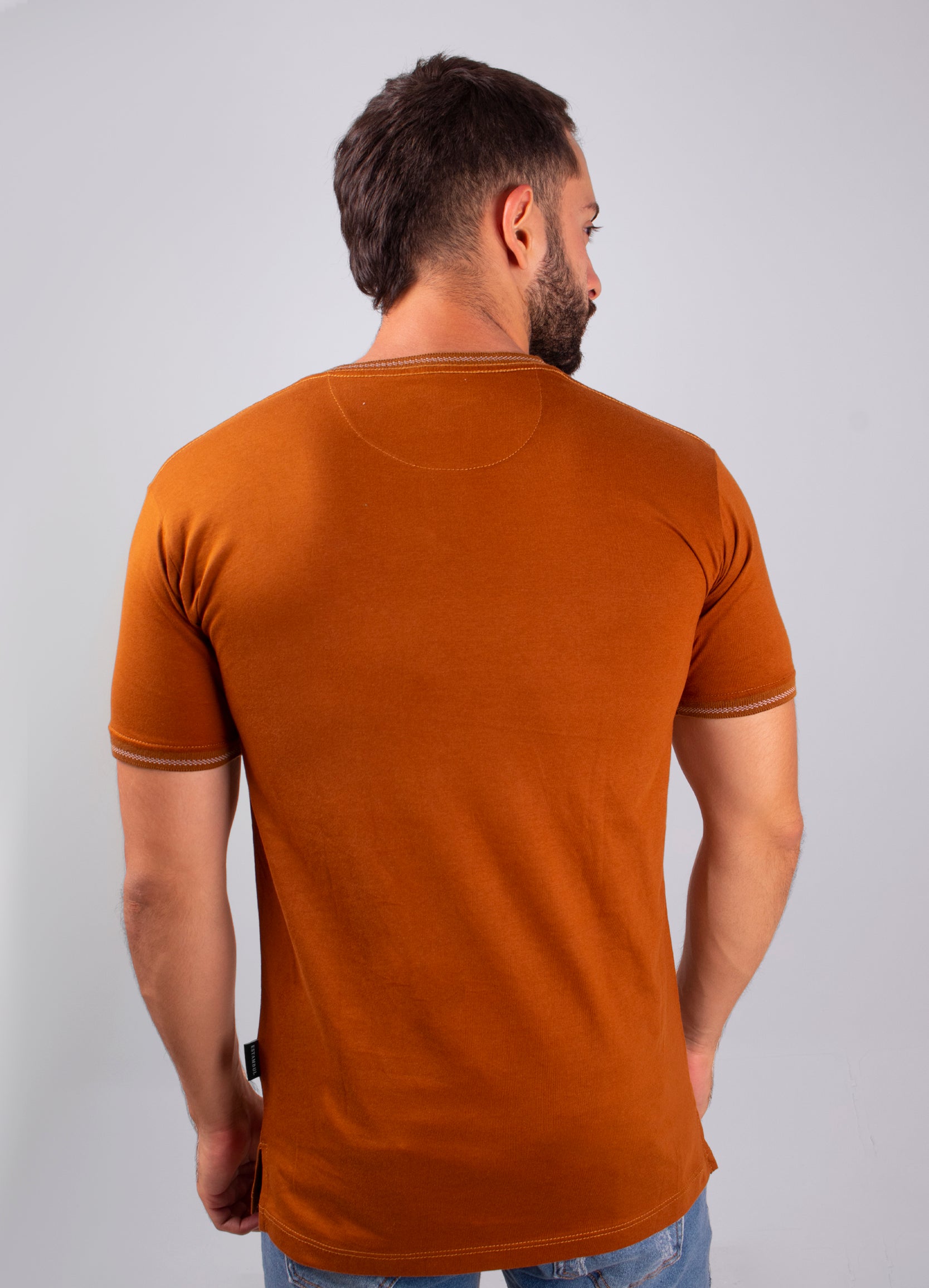 Básica hombre cuello rib