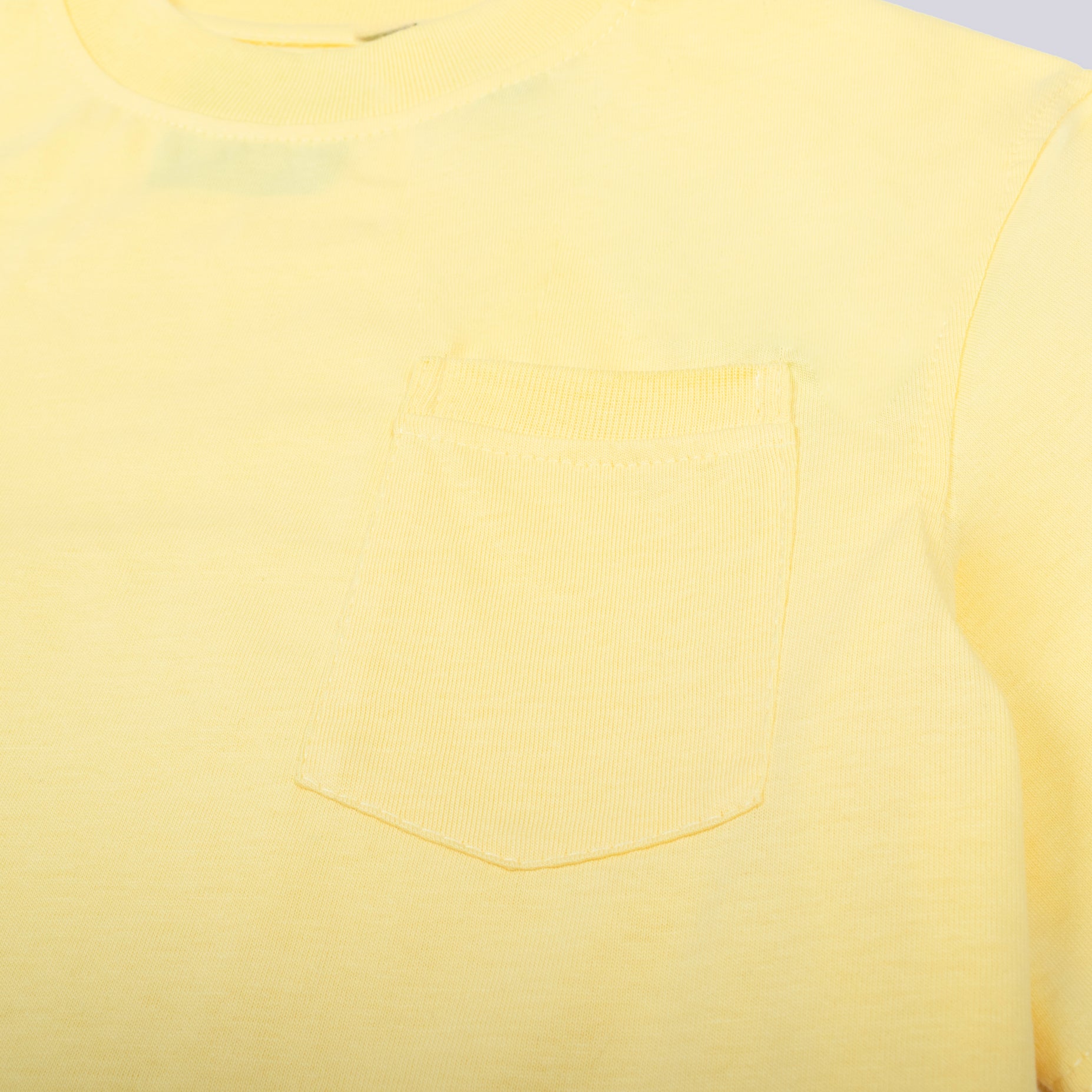 Camiseta básica niño bolsillo amarilla