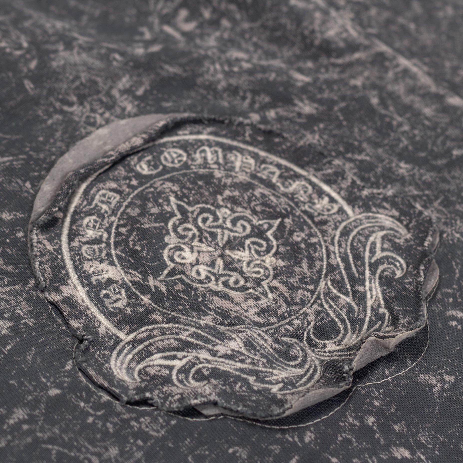 Camiseta hombre acid wear bordada