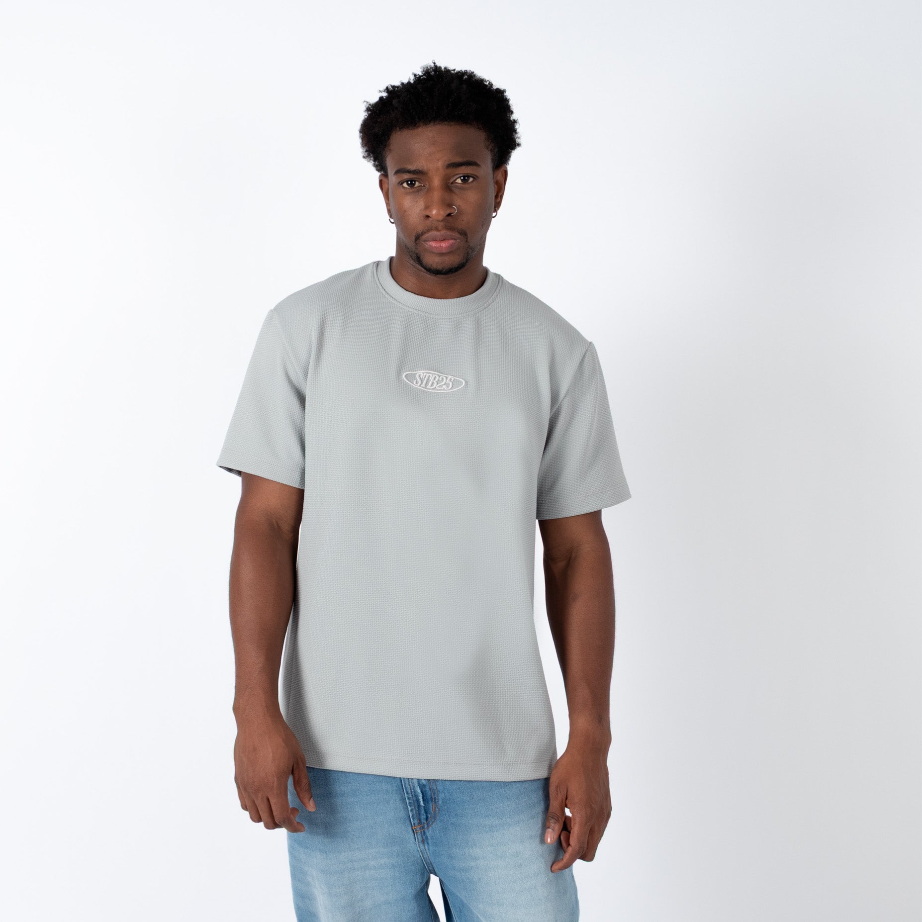 Camiseta hombre textura bordada