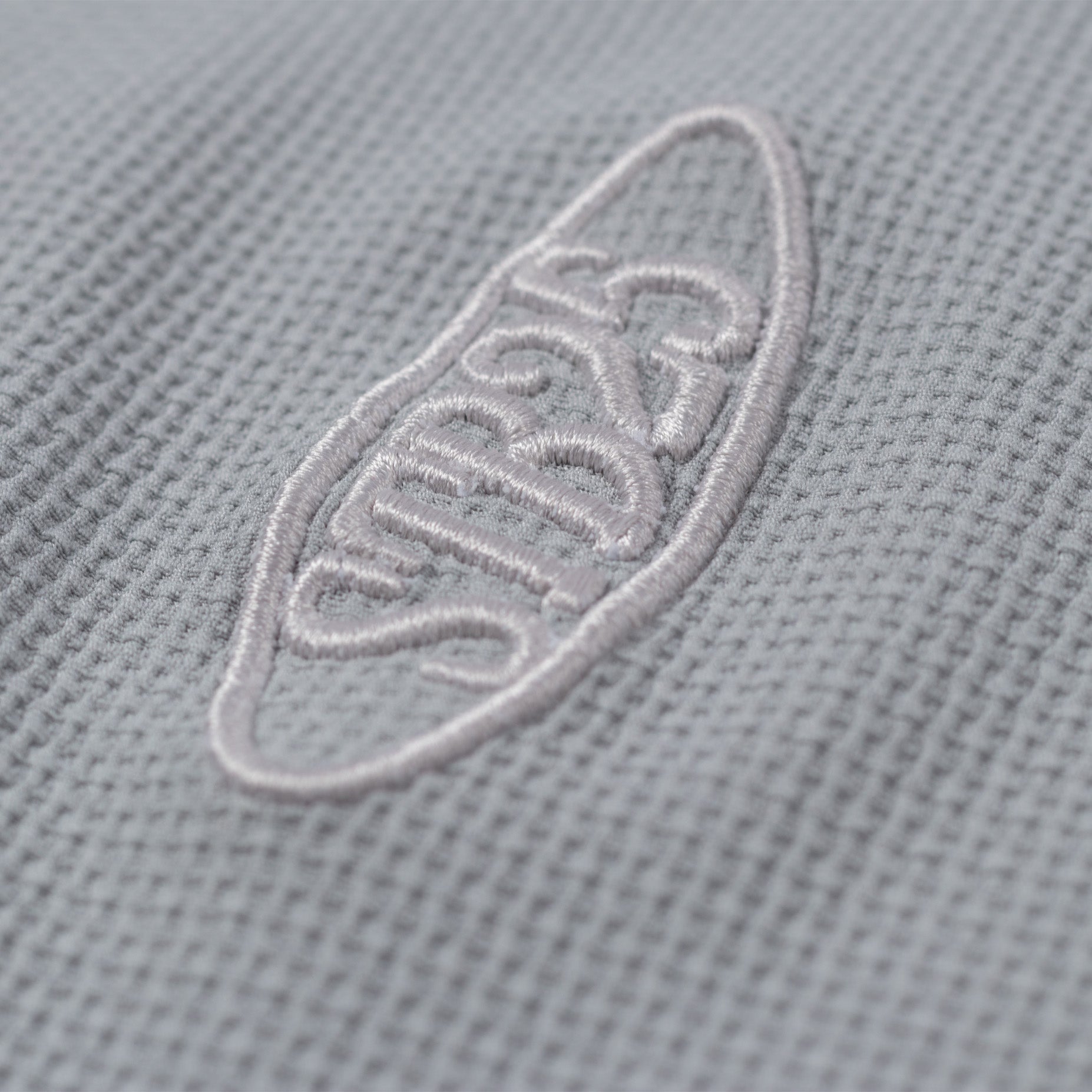 Camiseta hombre textura bordada