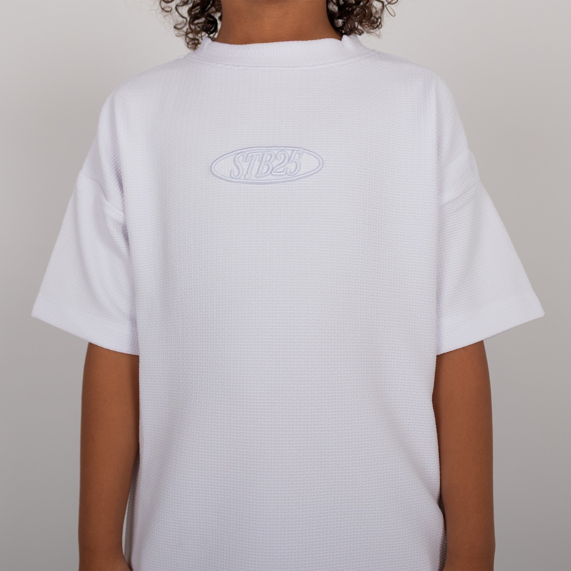 Oversize niño bordada blanca