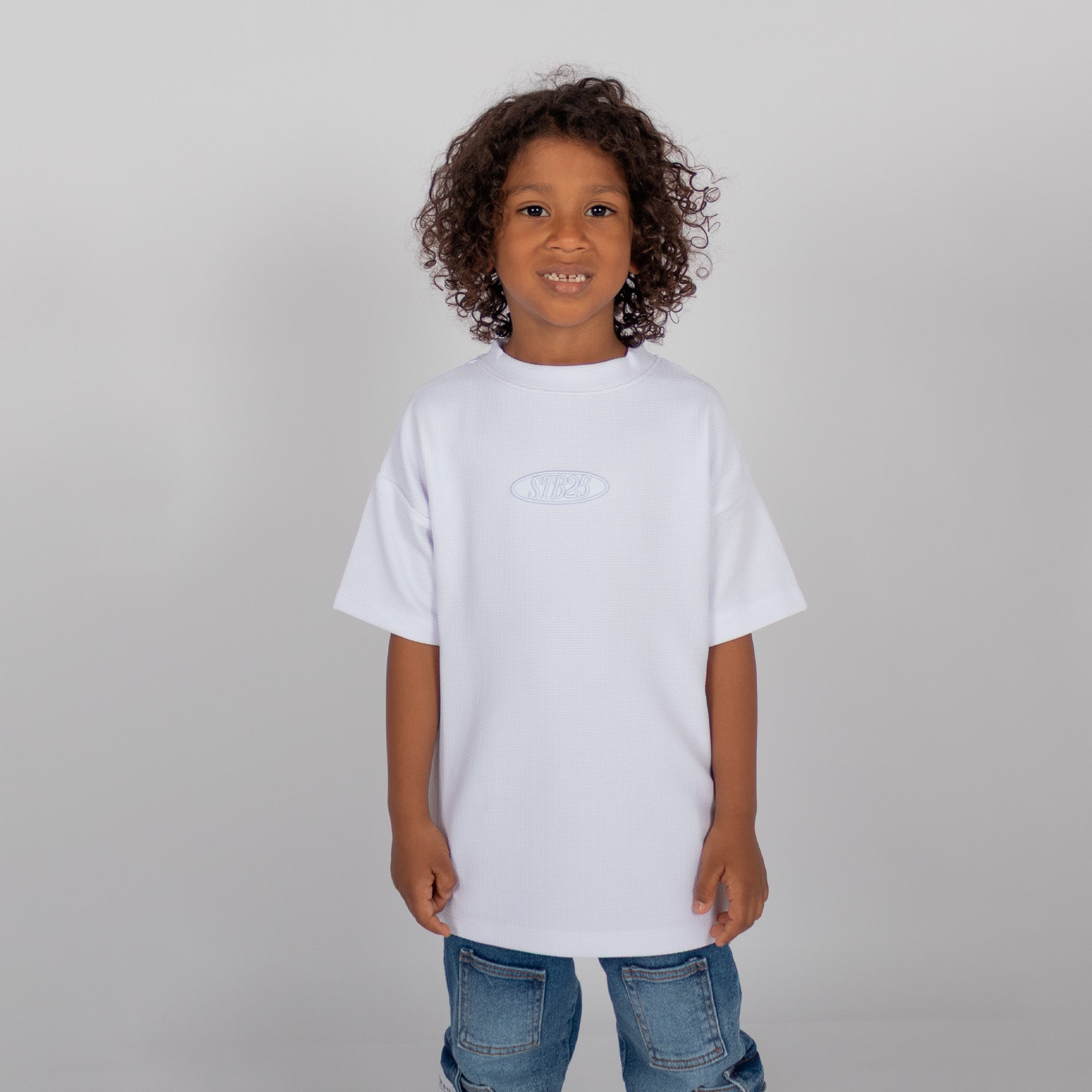 Oversize niño bordada blanca