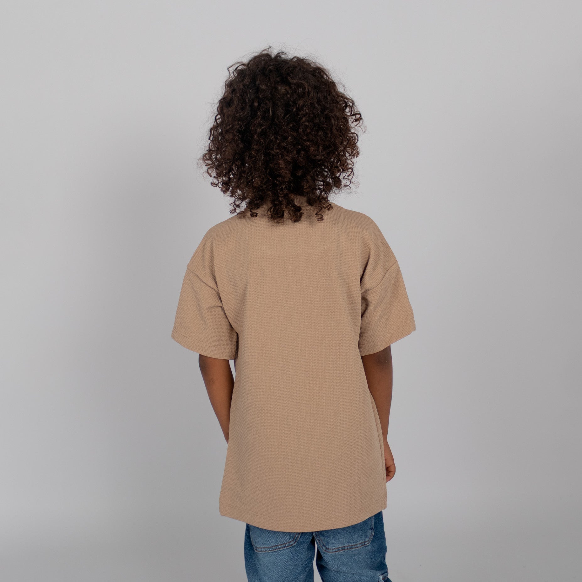 Oversize niño bordada camel
