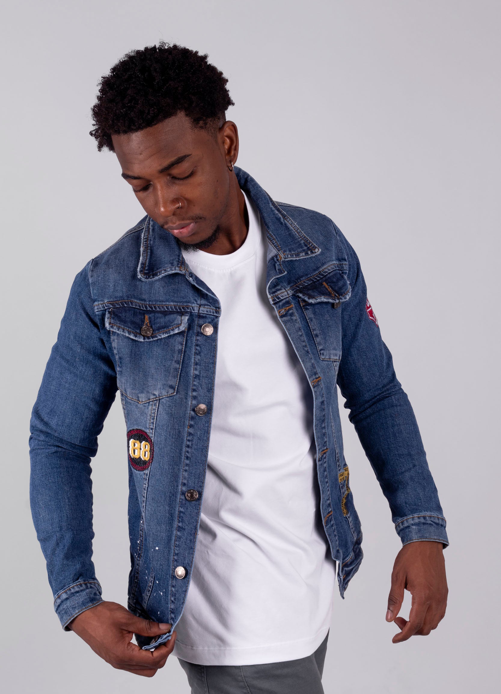 Chaqueta hombre con apliques