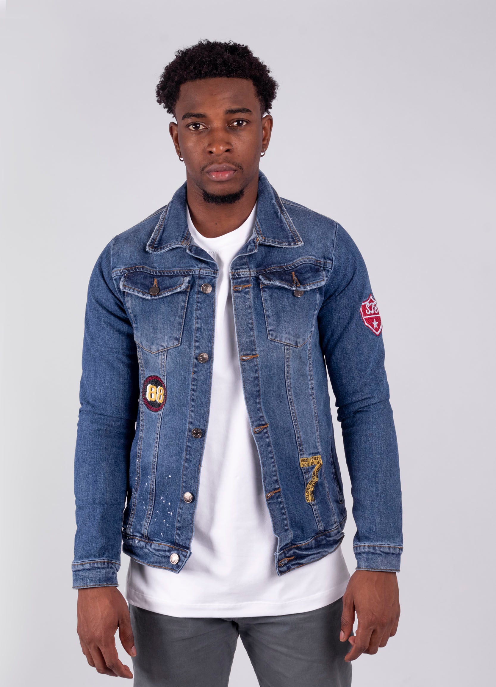 Chaqueta hombre con apliques