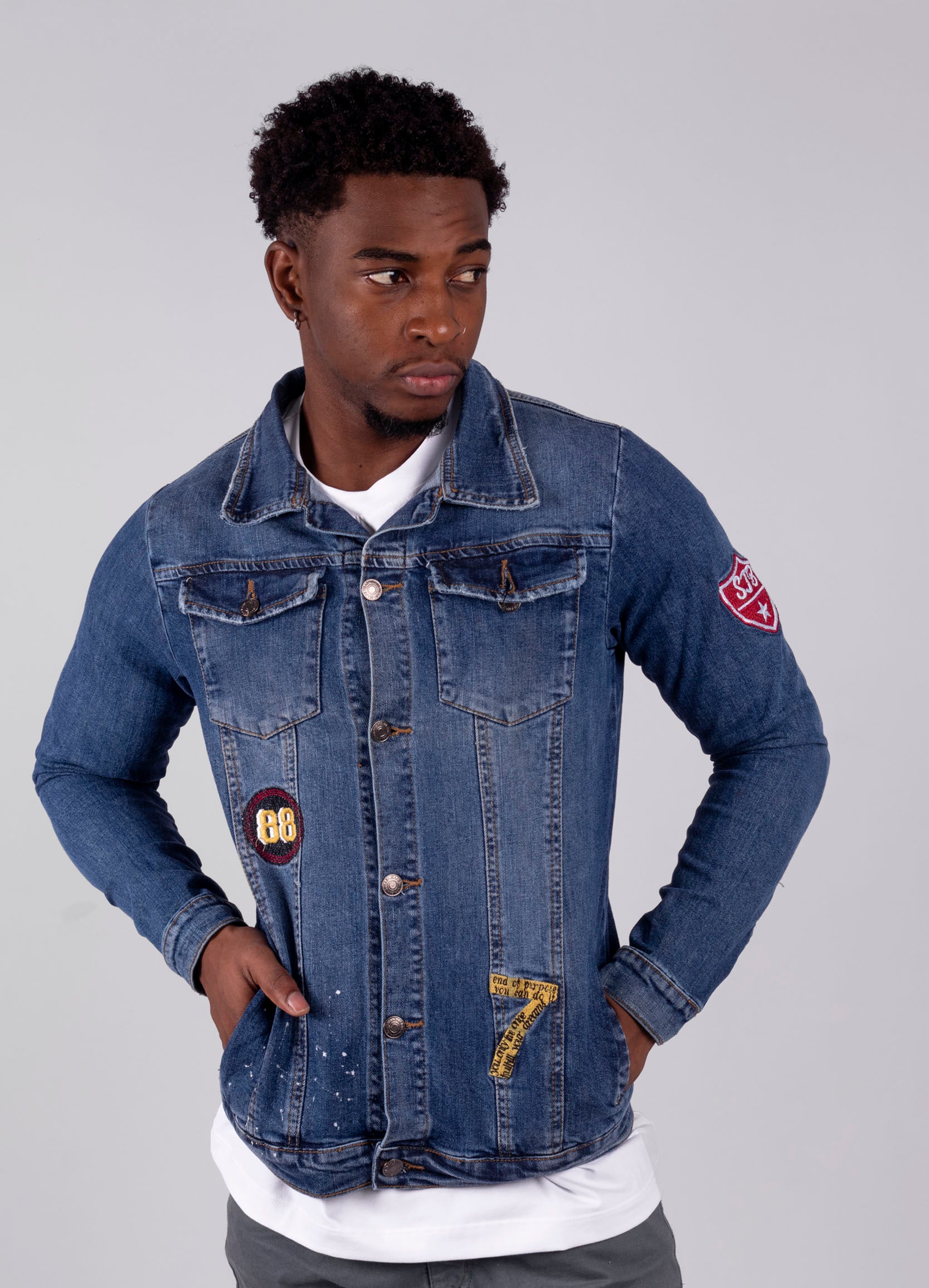 Chaqueta hombre con apliques