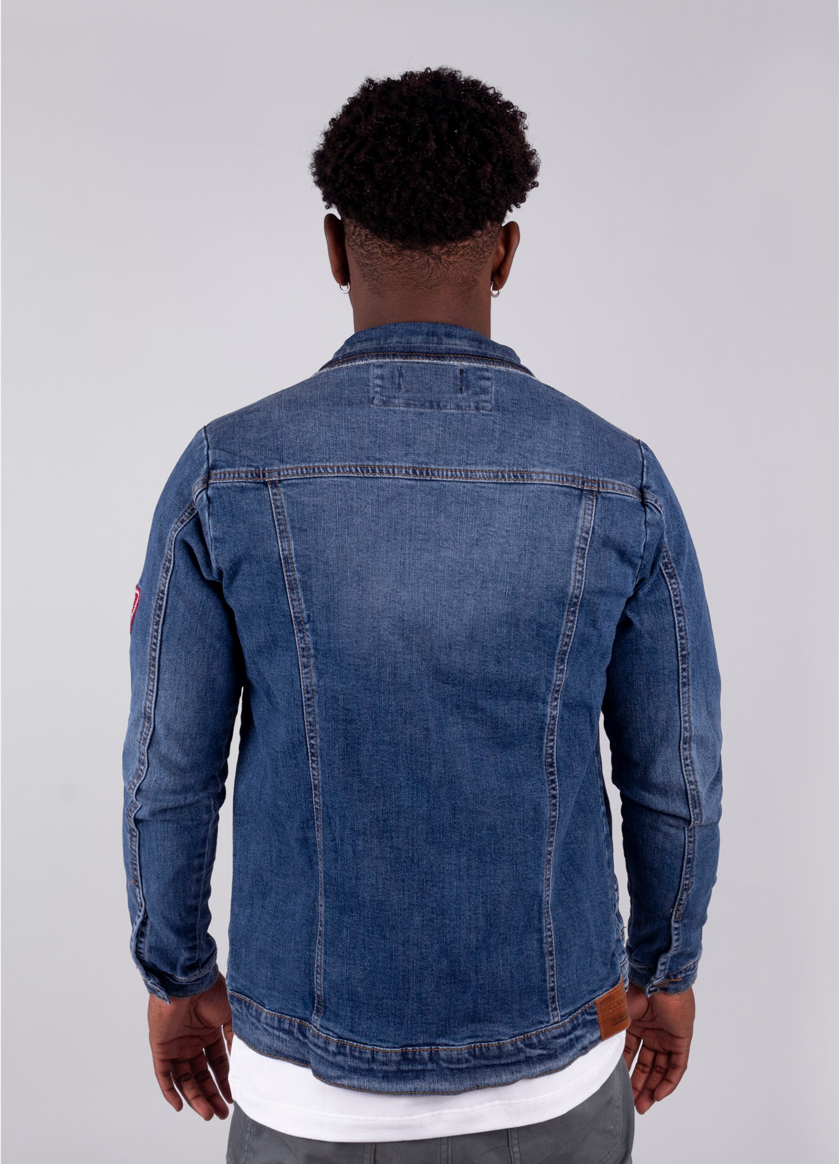 Chaqueta hombre con apliques