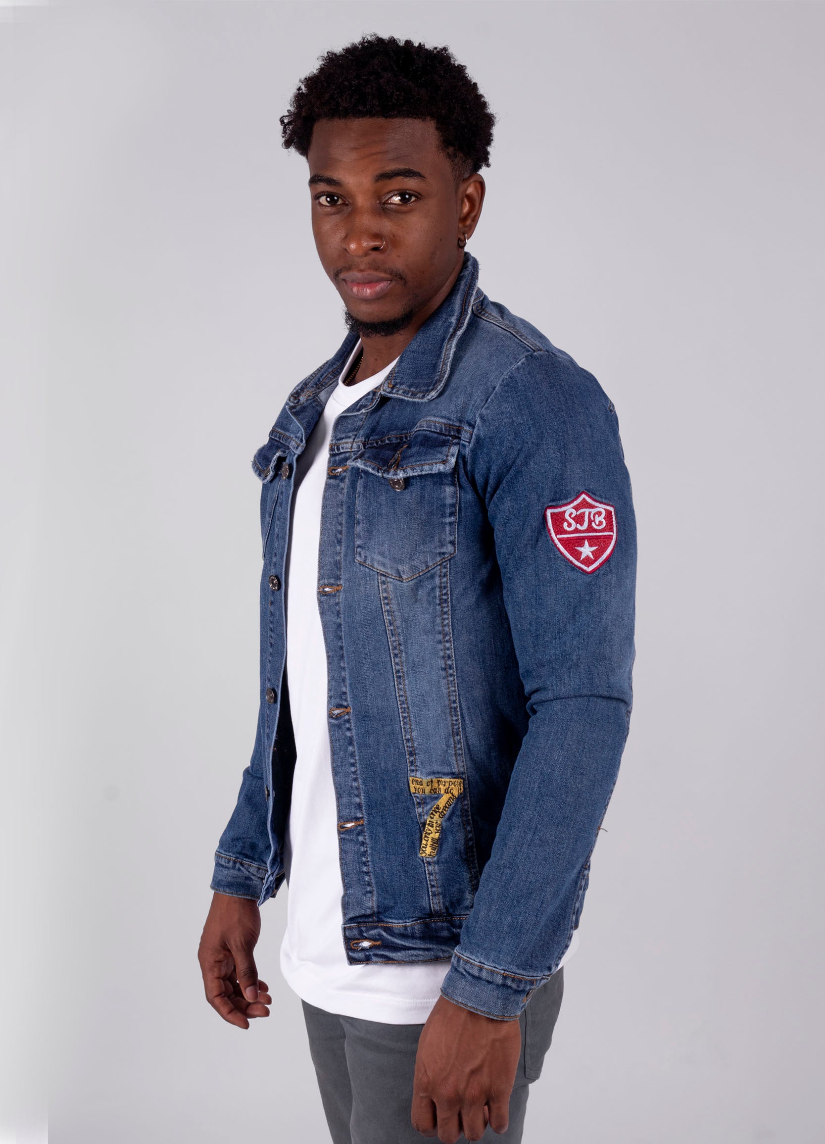 Chaqueta hombre con apliques