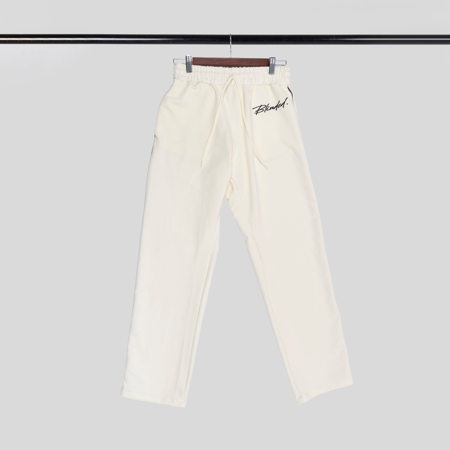 Conjunto hombre bordado crudo