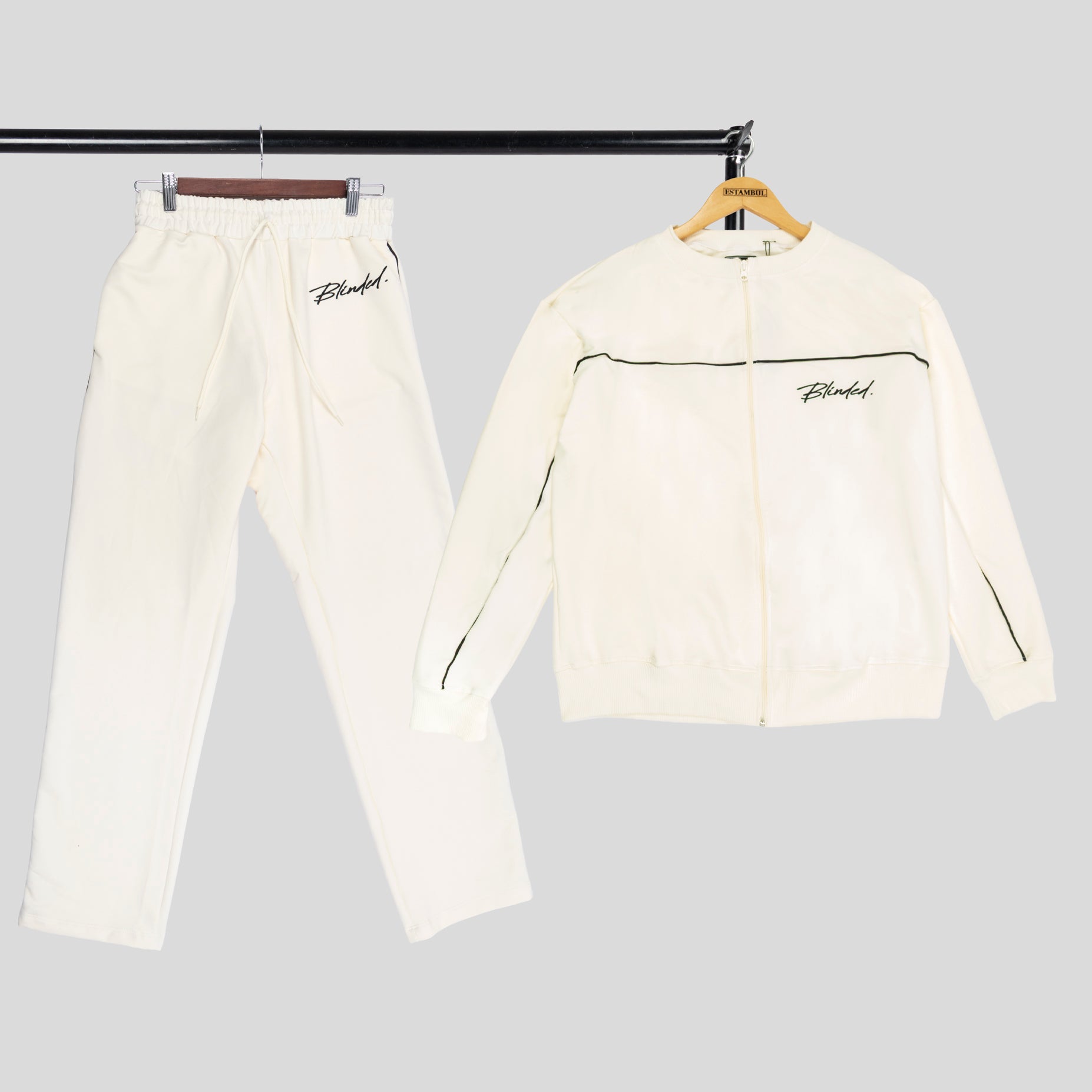 Conjunto hombre bordado crudo