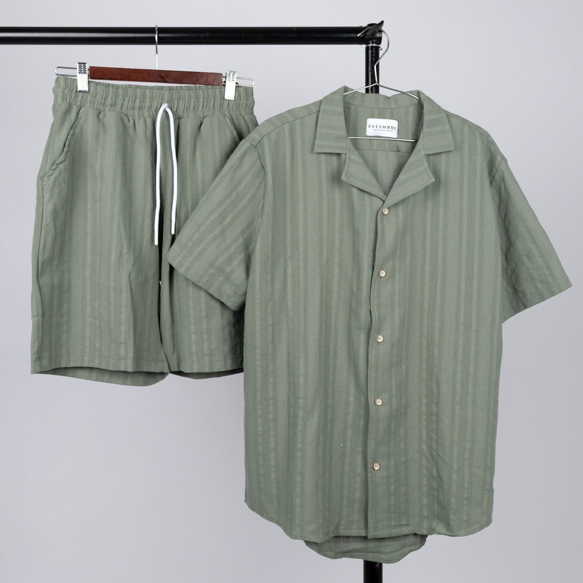 Conjunto hombre textura verde