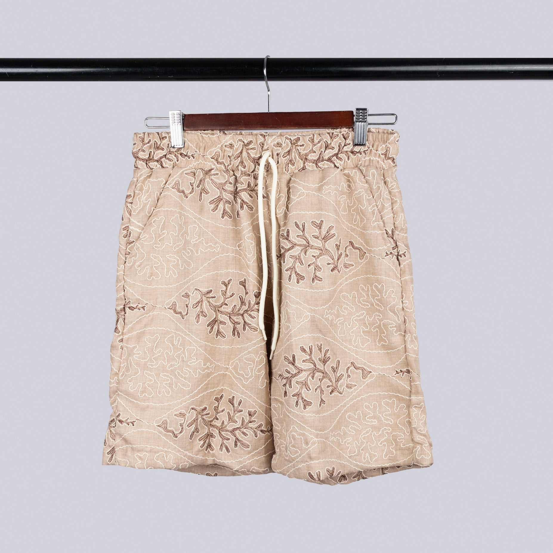 Conjunto hombre aura floral camel