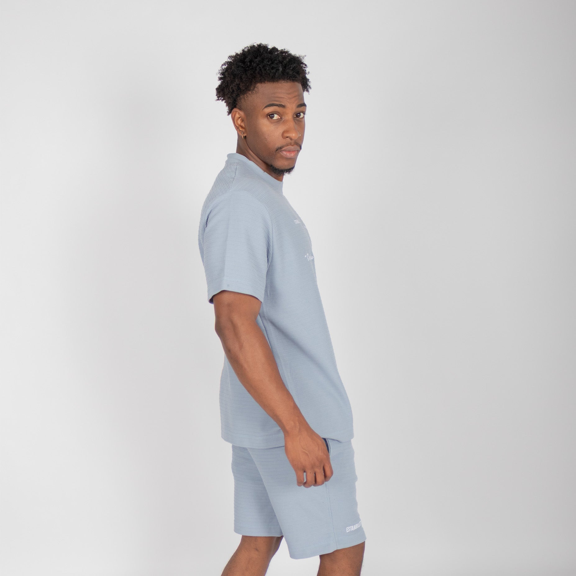 Conjunto hombre textura expresive  azul