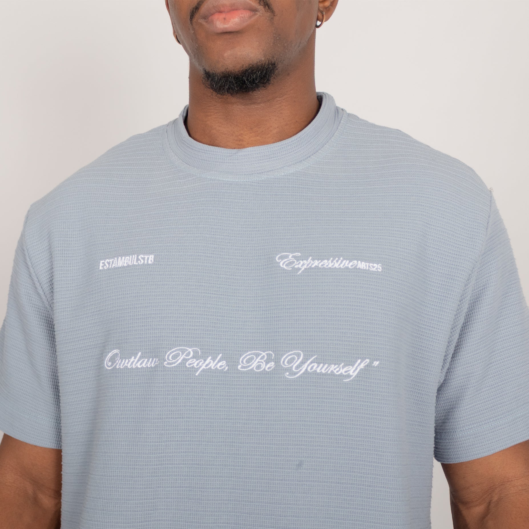 Conjunto hombre textura expresive  azul