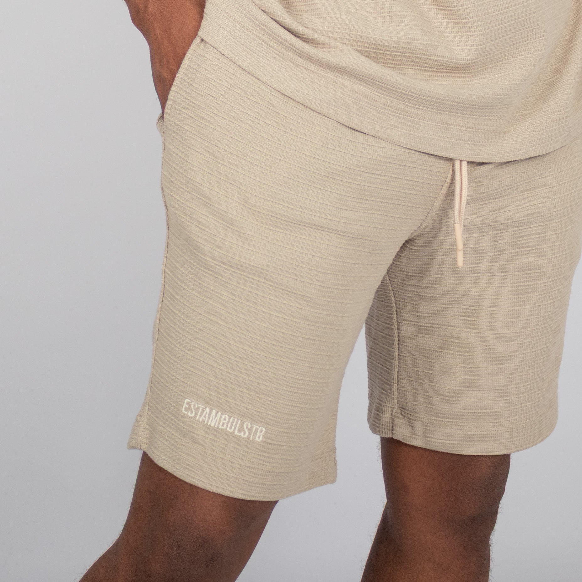 Conjunto hombre textura expresive arena