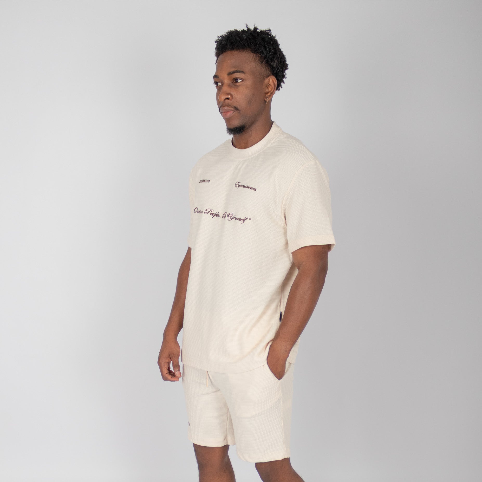 Conjunto hombre textura expresive  beige