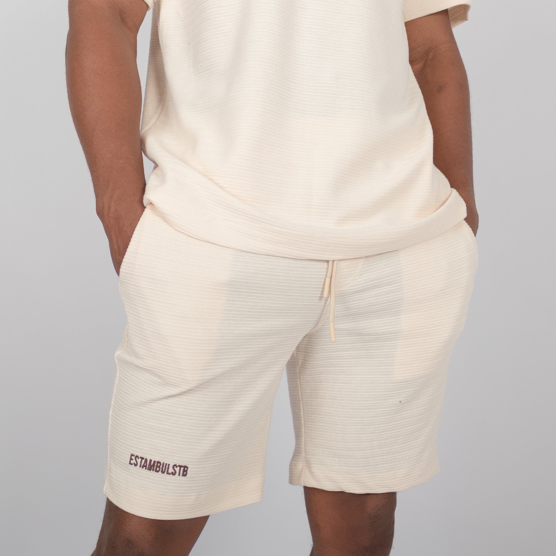 Conjunto hombre textura expresive  beige