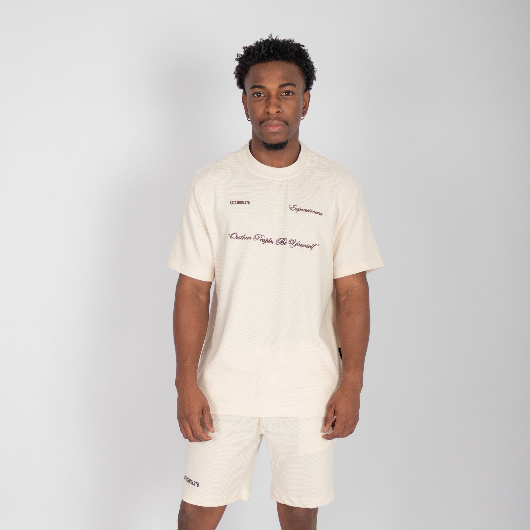 Conjunto hombre textura expresive  beige