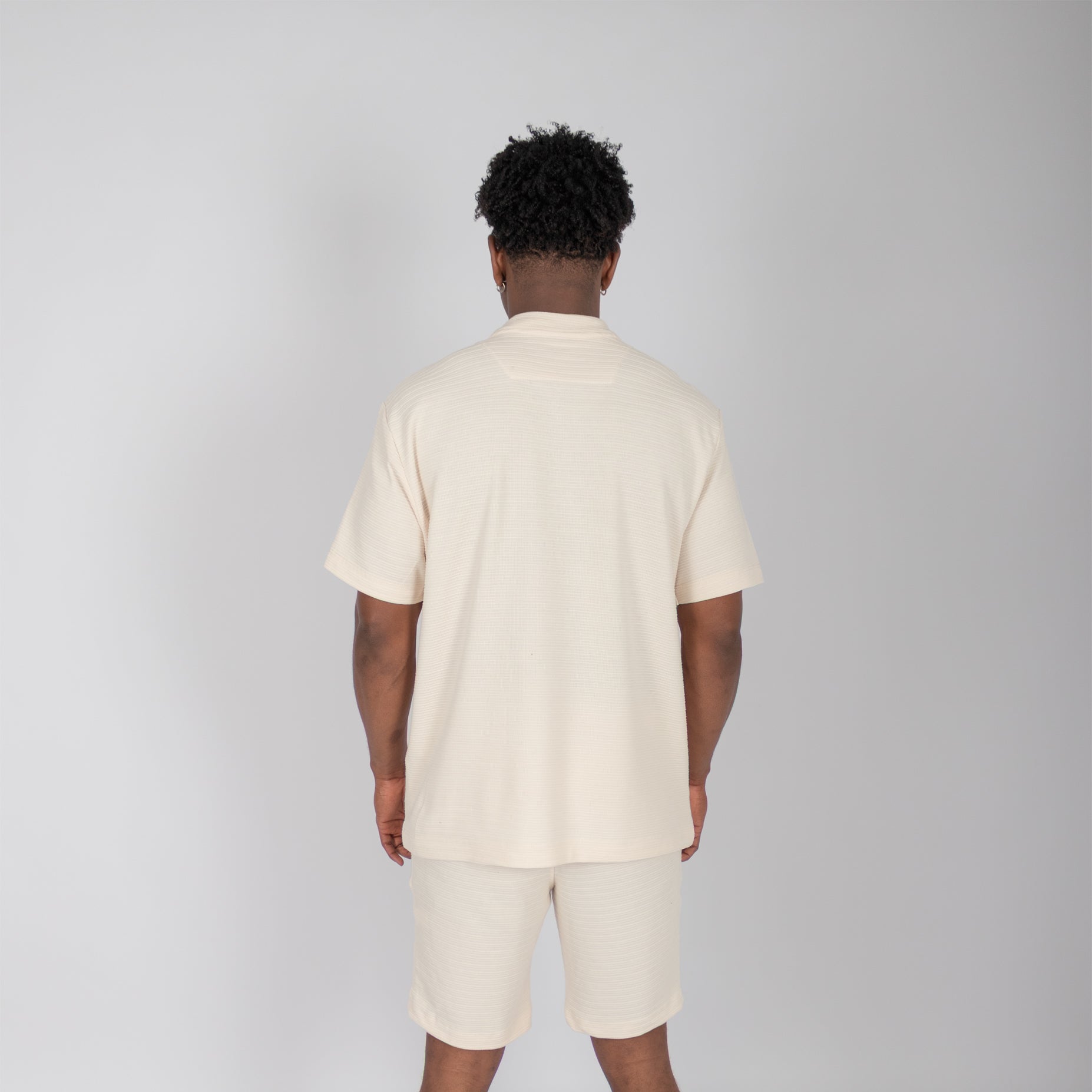 Conjunto hombre textura expresive  beige