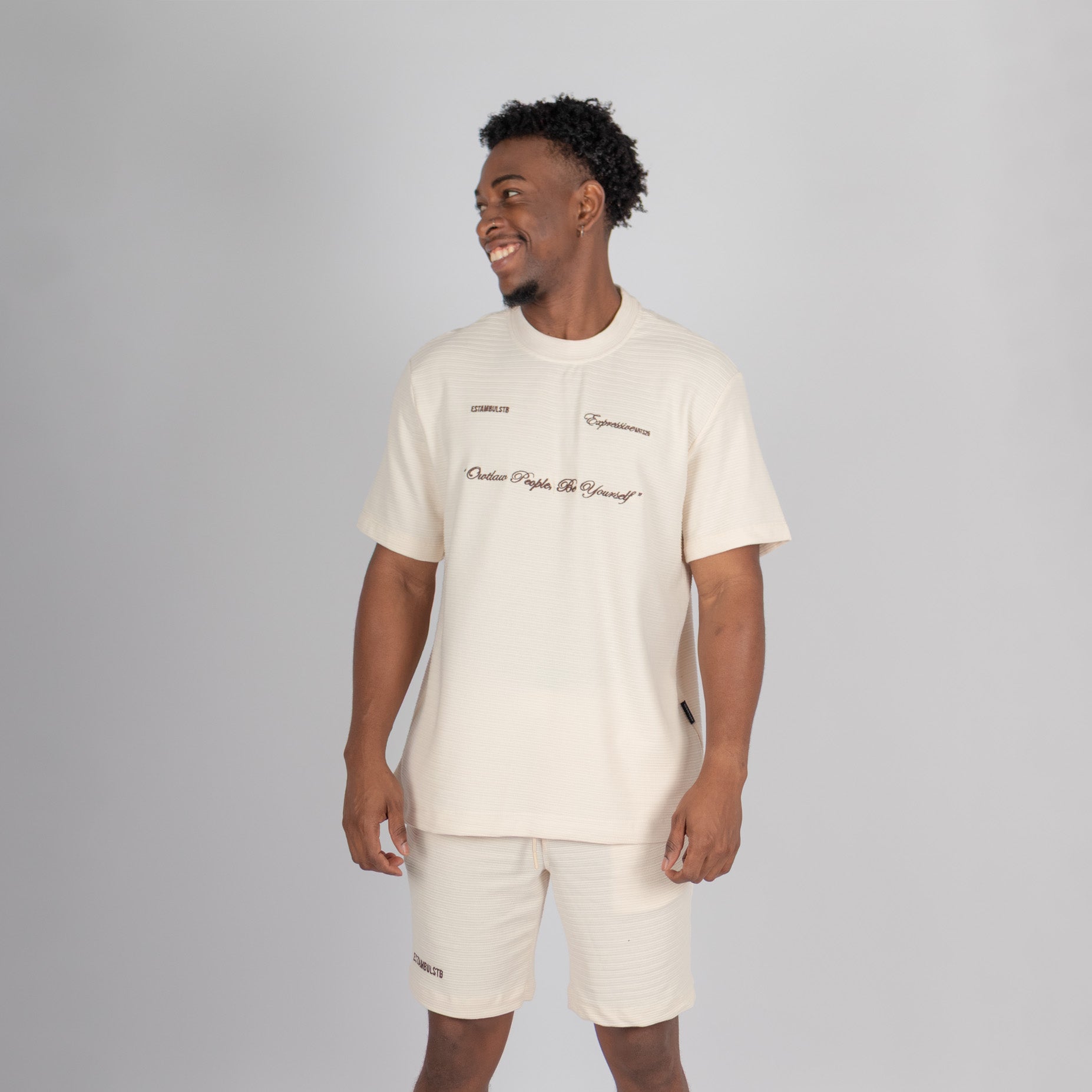 Conjunto hombre textura expresive  beige