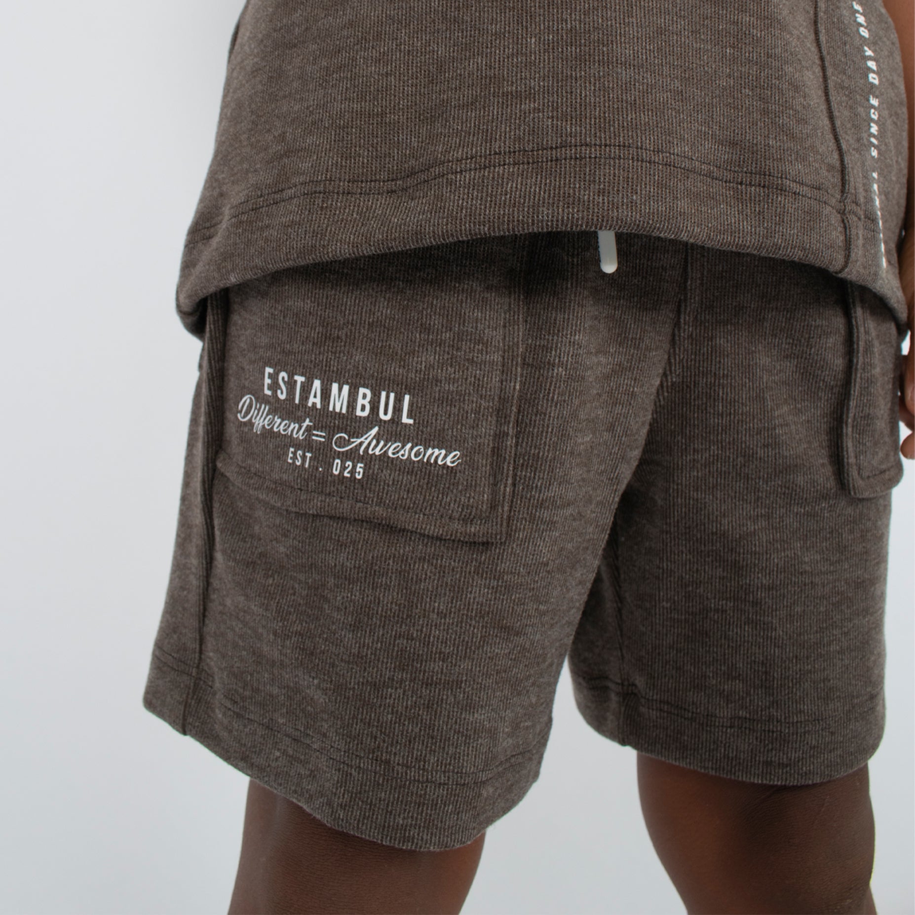 Conjunto niño textura gamuza cafe