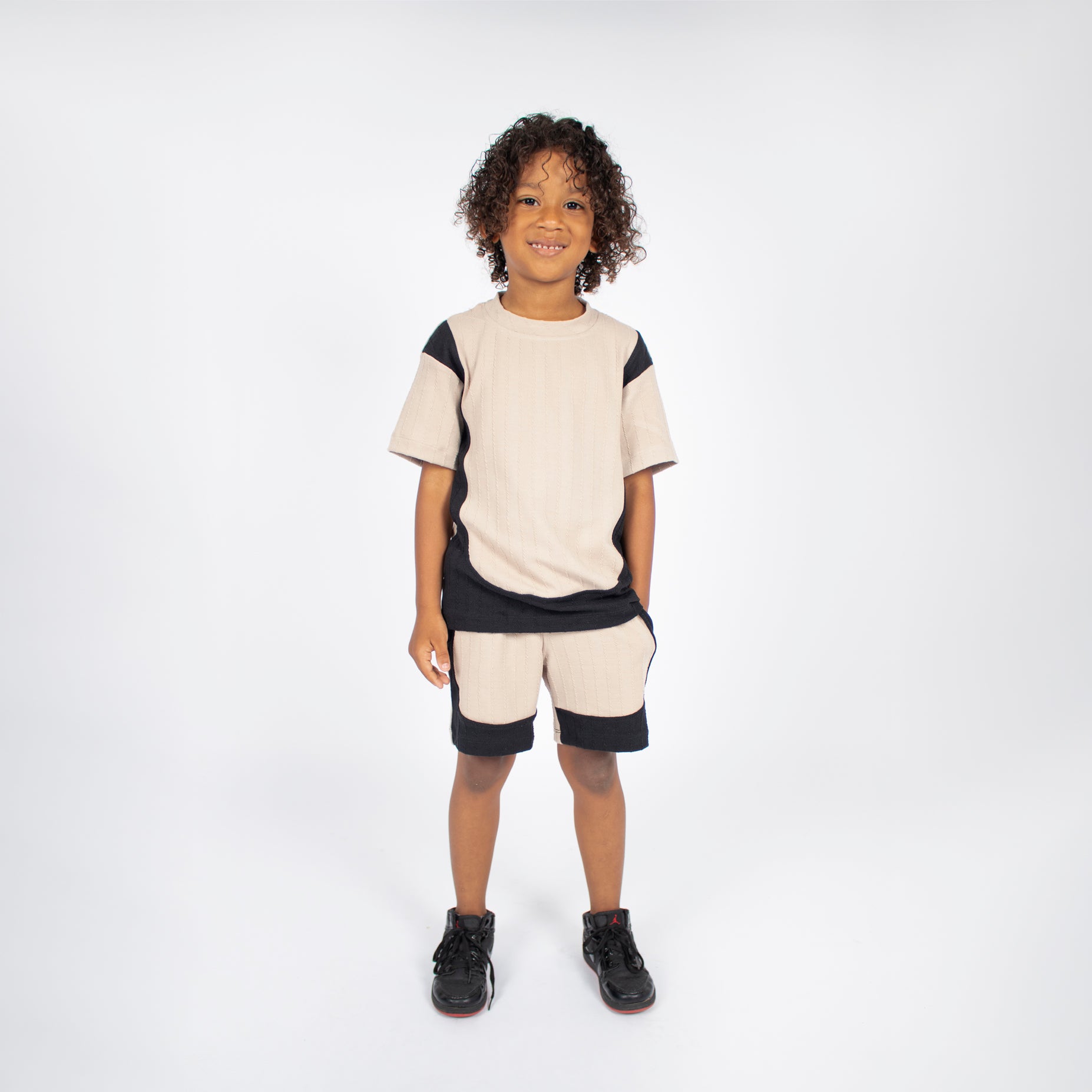 Conjunto niño textura camel con negro