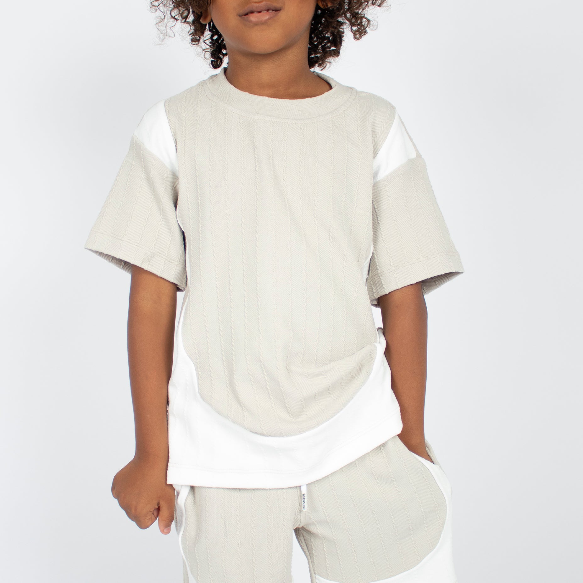 Conjunto niño textura beige con blanco