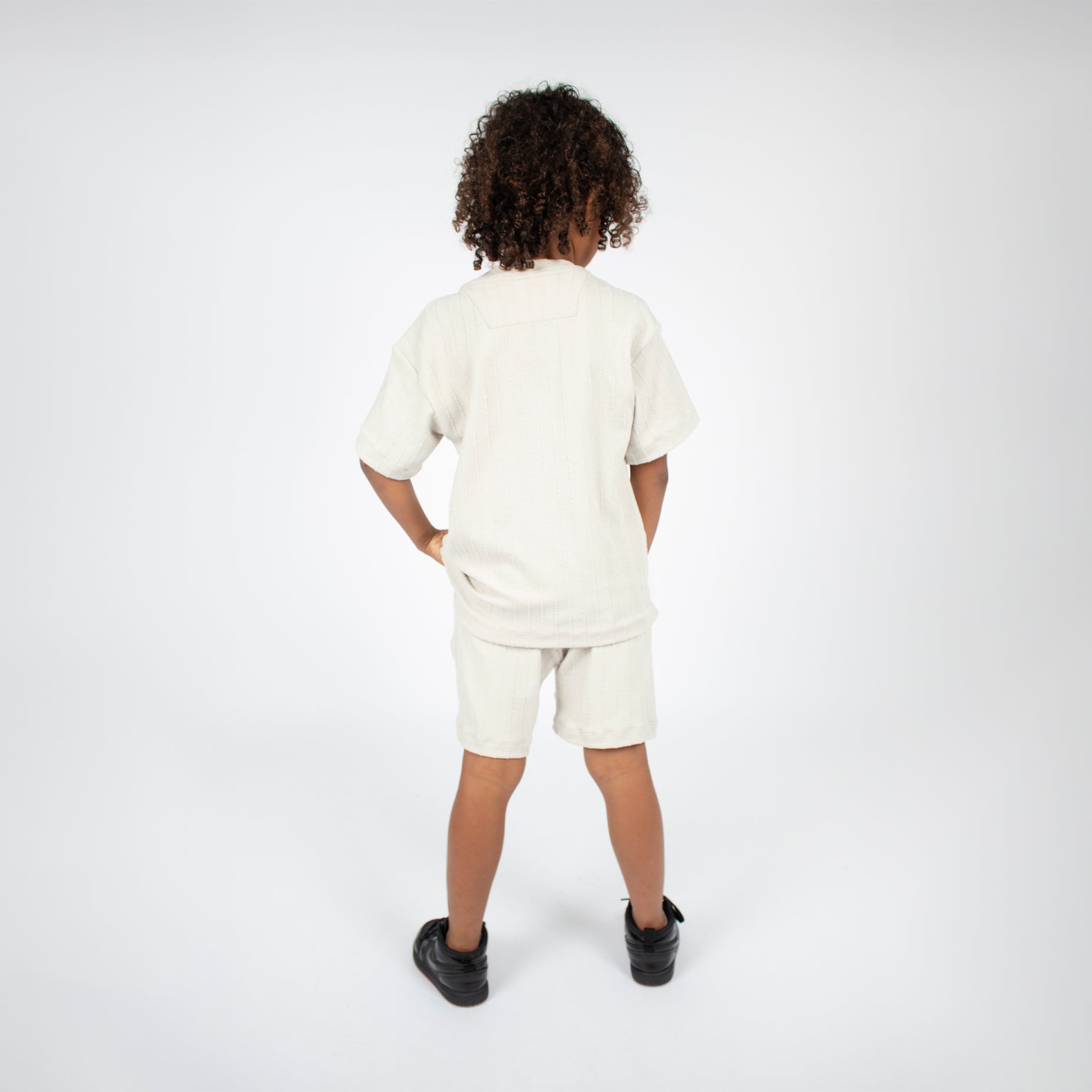 Conjunto niño textura beige con blanco