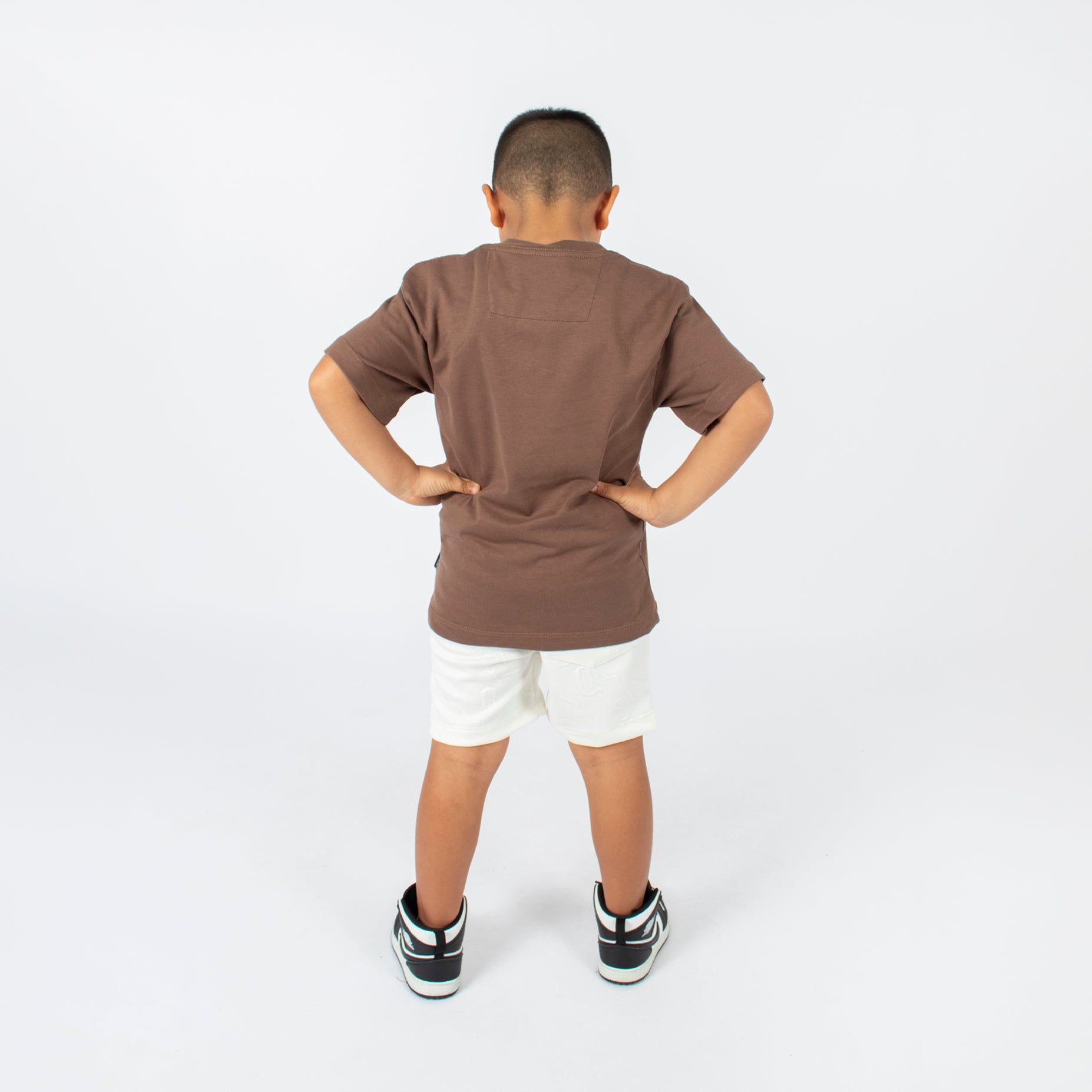 Conjunto niño clasico letras cafe