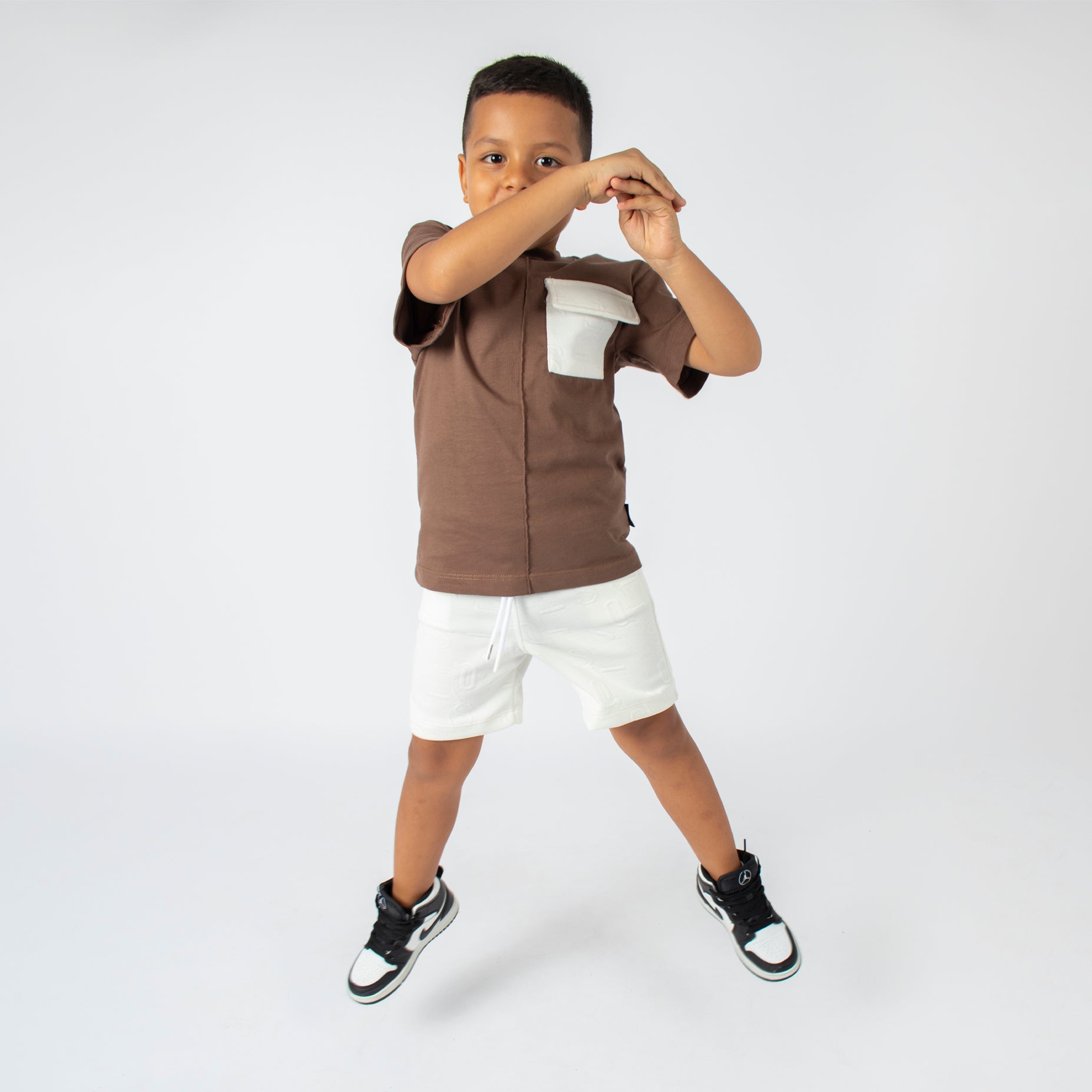 Conjunto niño clasico letras cafe