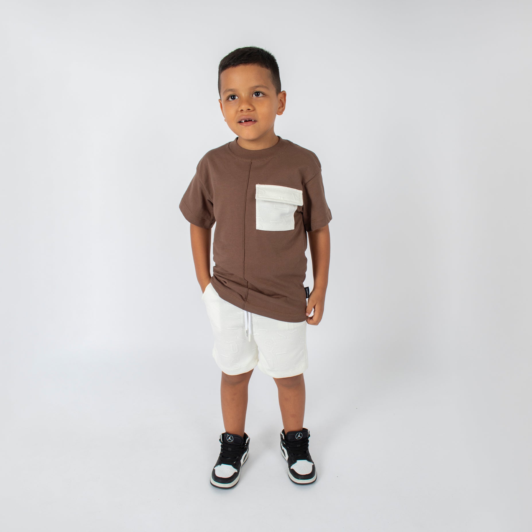 Conjunto niño clasico letras cafe