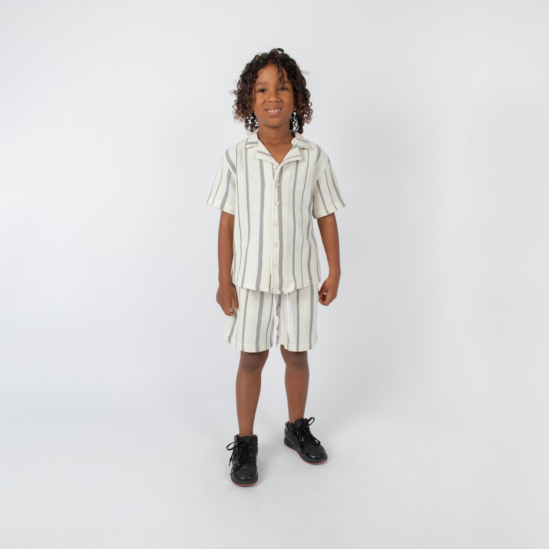 Conjunto niño textura gris