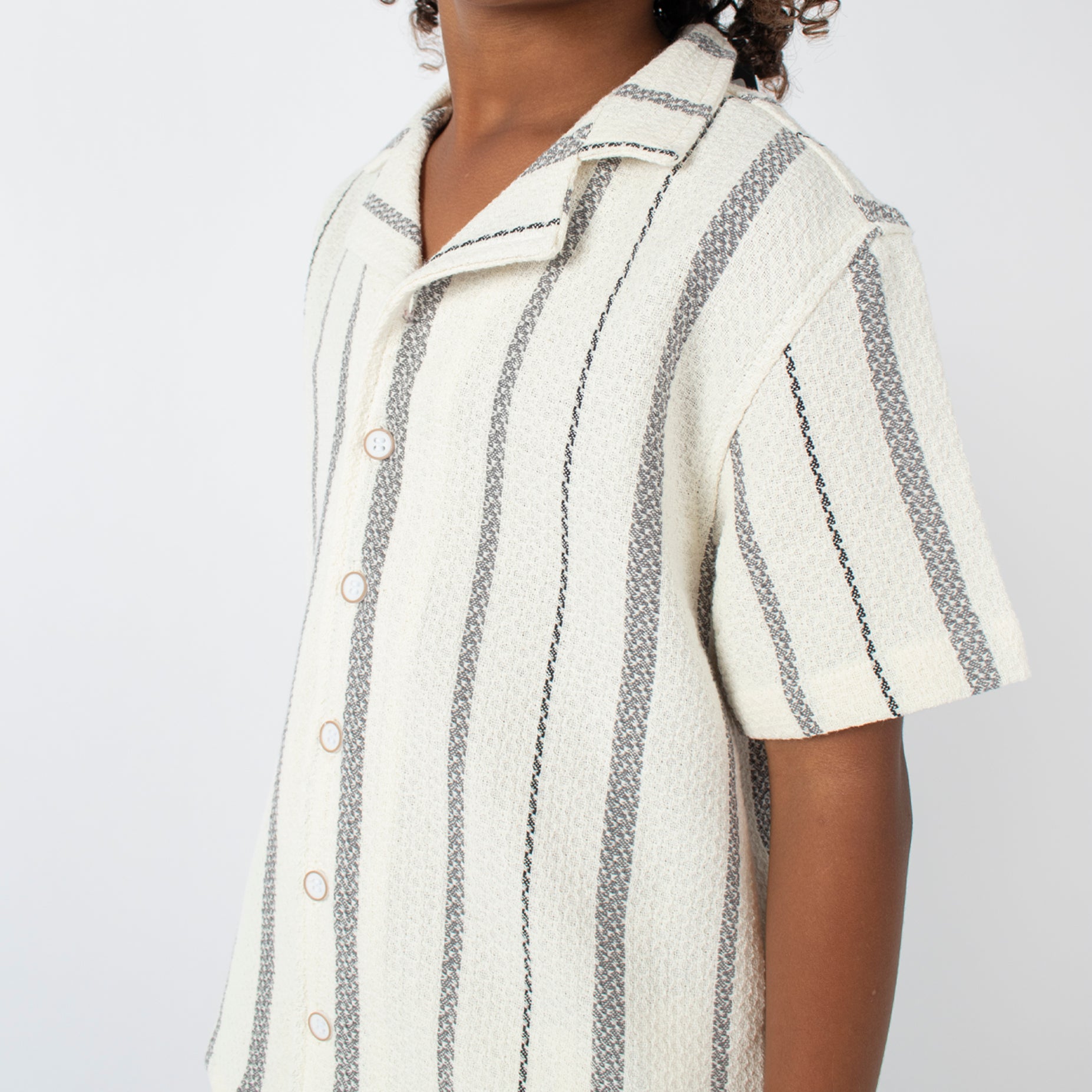 Conjunto niño textura gris