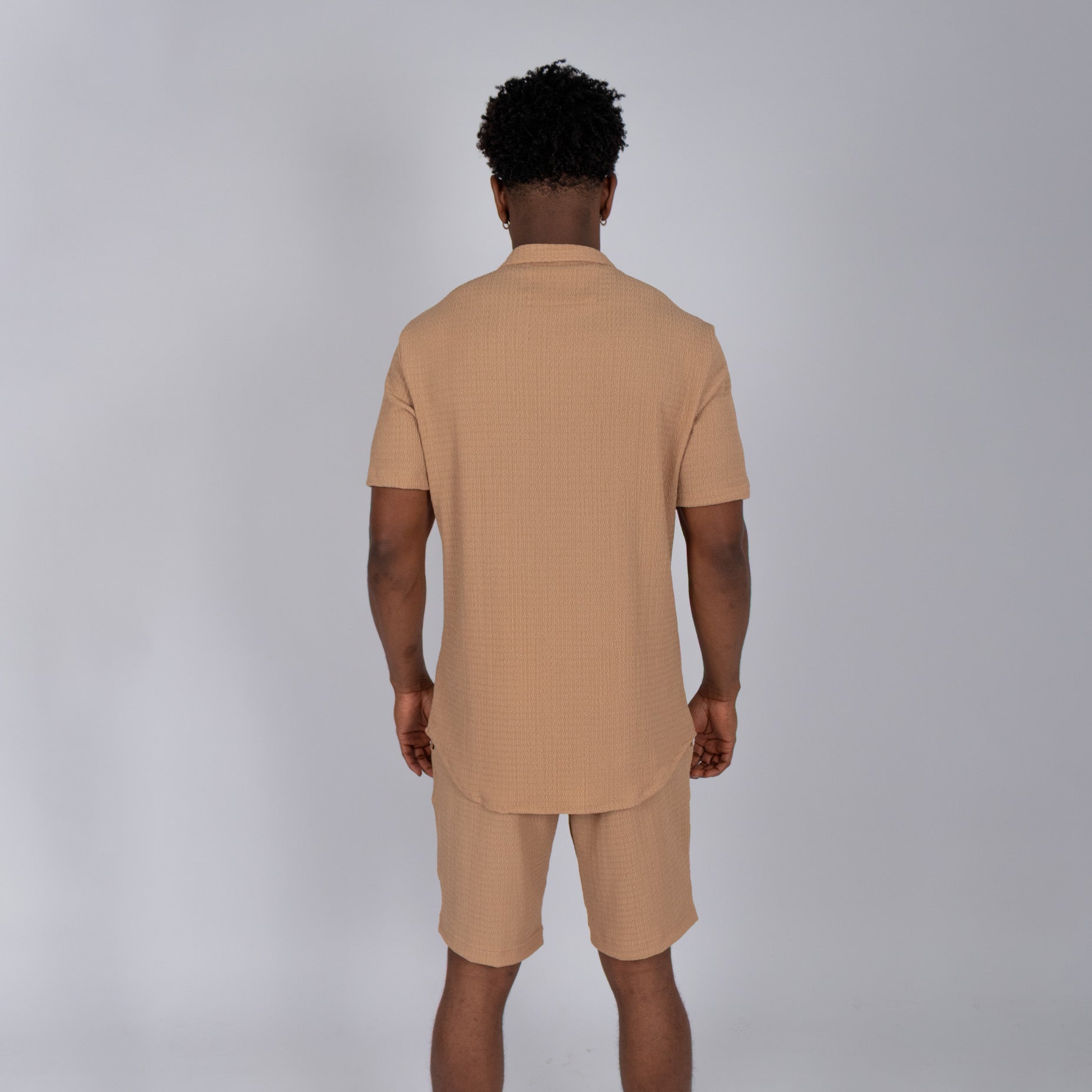 Conjunto hombre textura arena