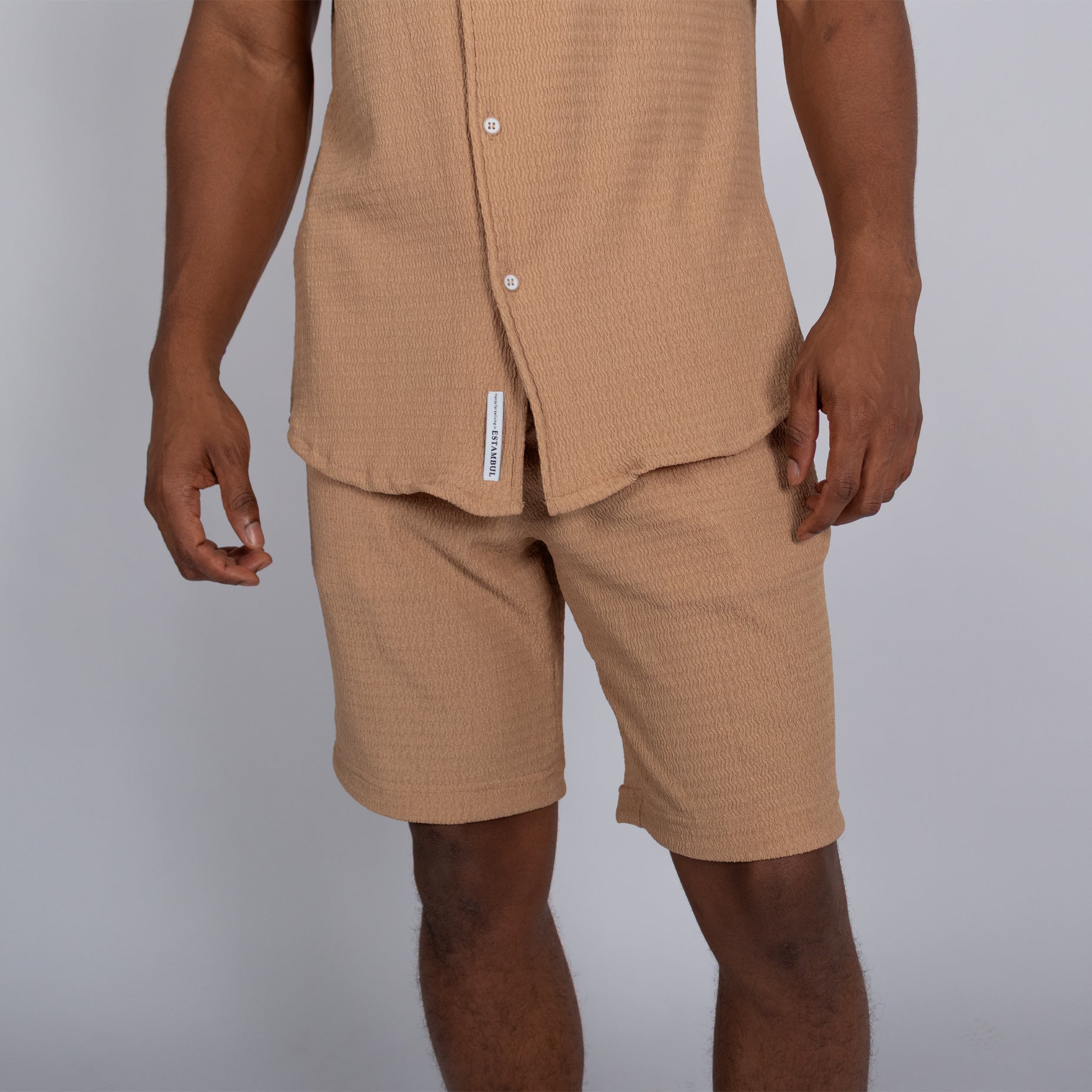 Conjunto hombre textura arena