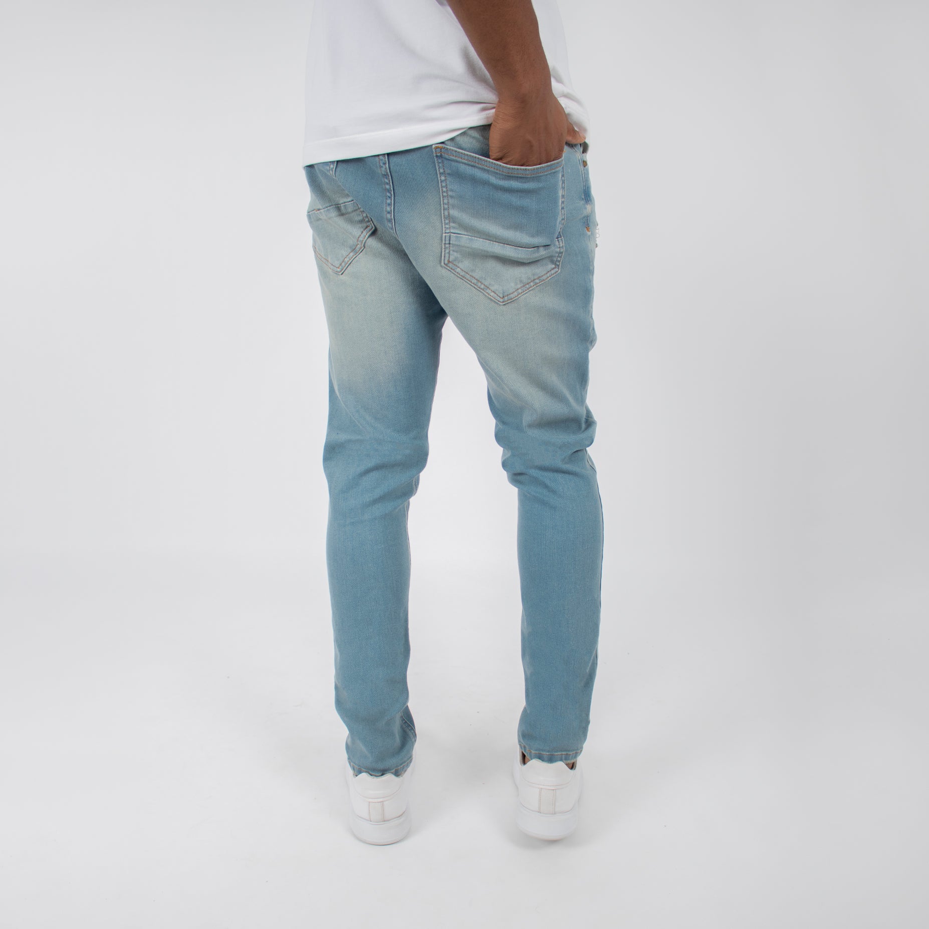 Jean hombre skinny con desgastes