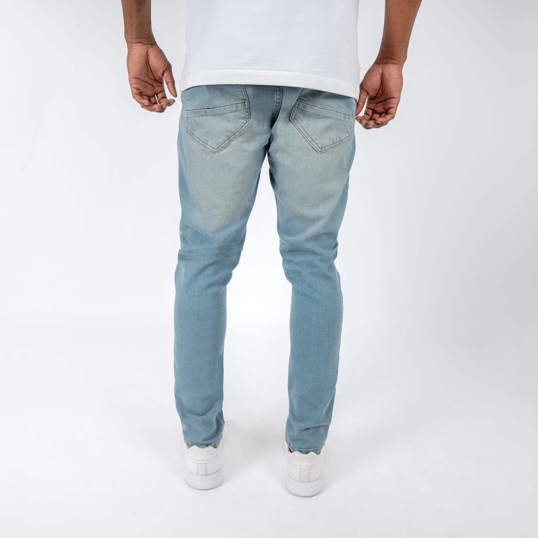 Jean hombre skinny con desgastes