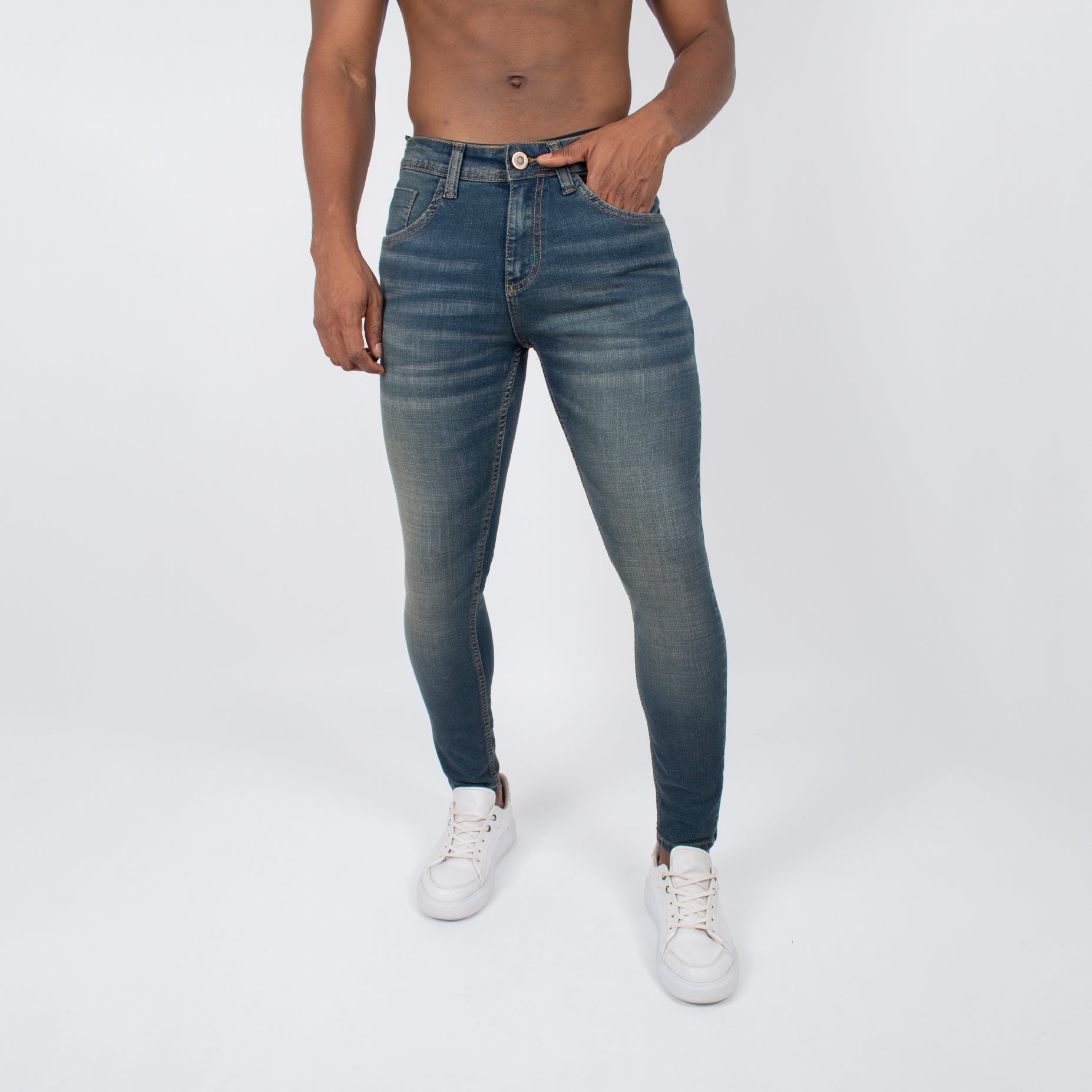 Jean hombre skinny con desgaste