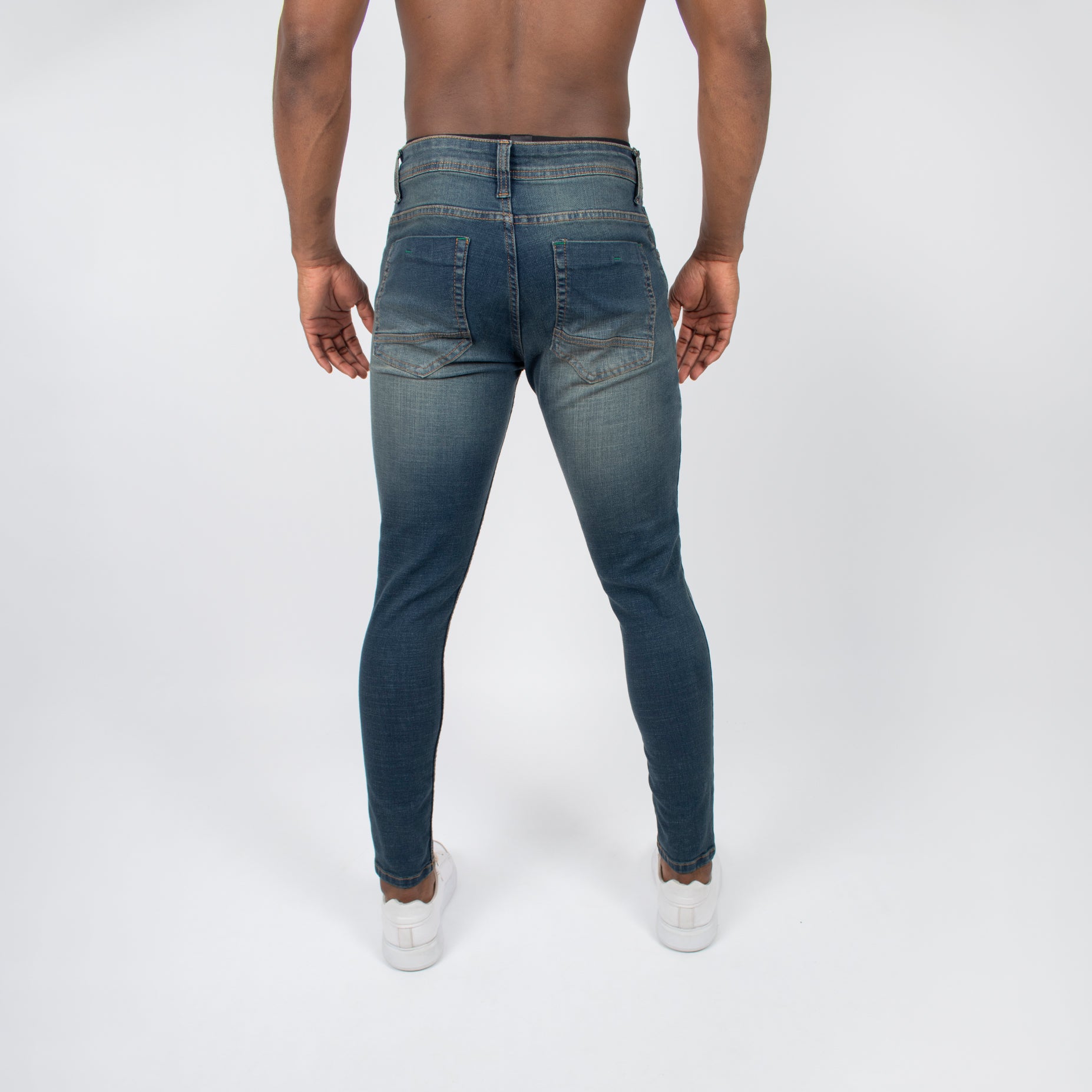 Jean hombre skinny con desgaste