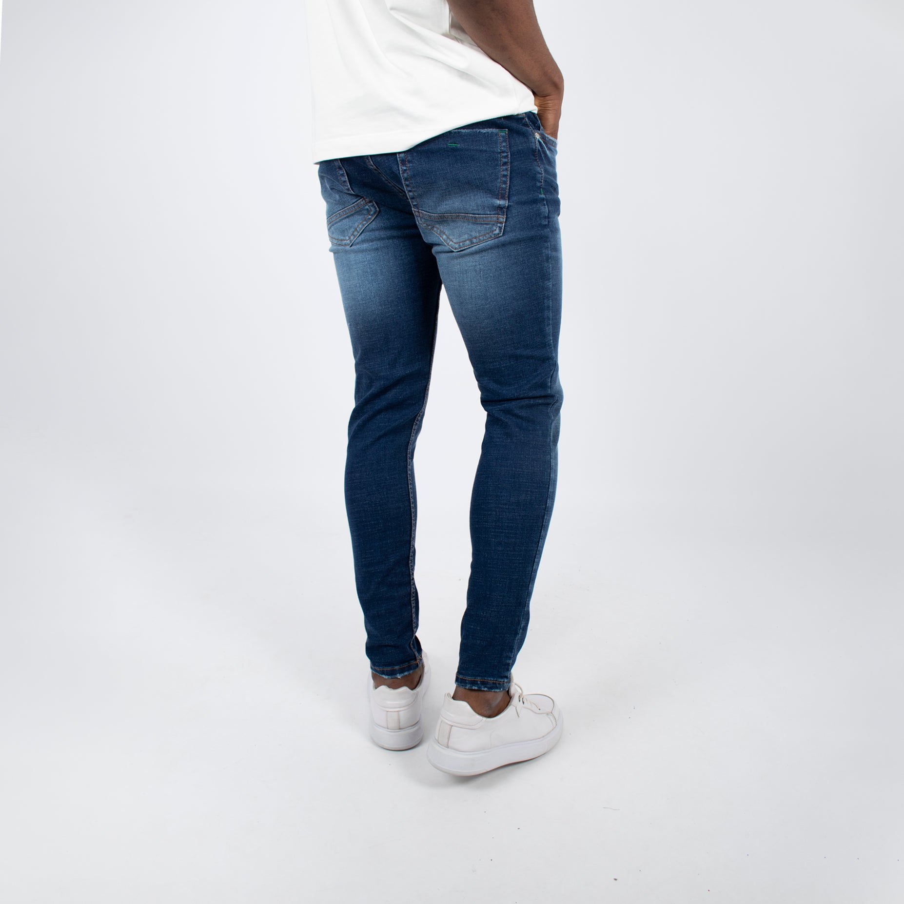 Jean hombre skinny con desgaste