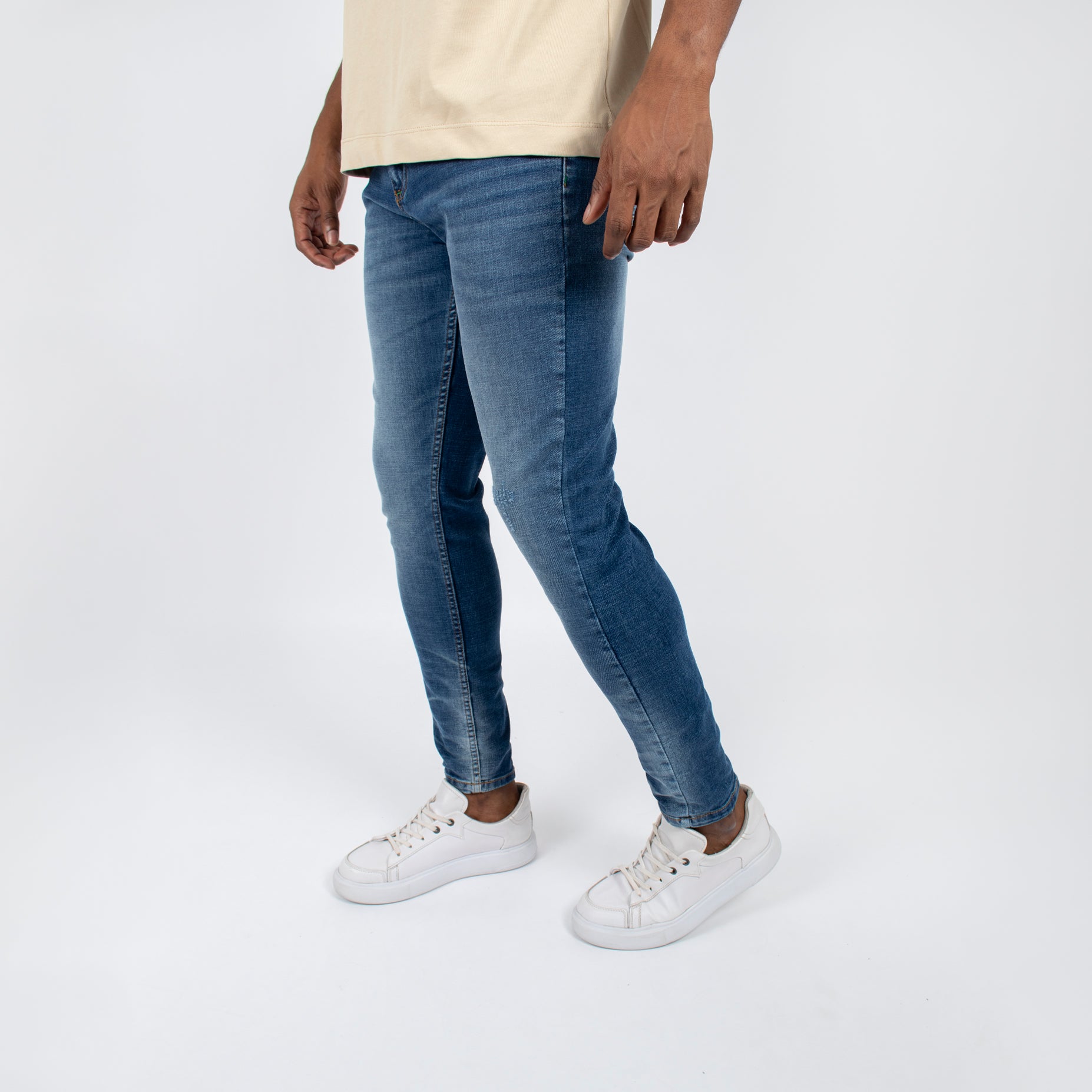 Jean hombre skinny con desgaste