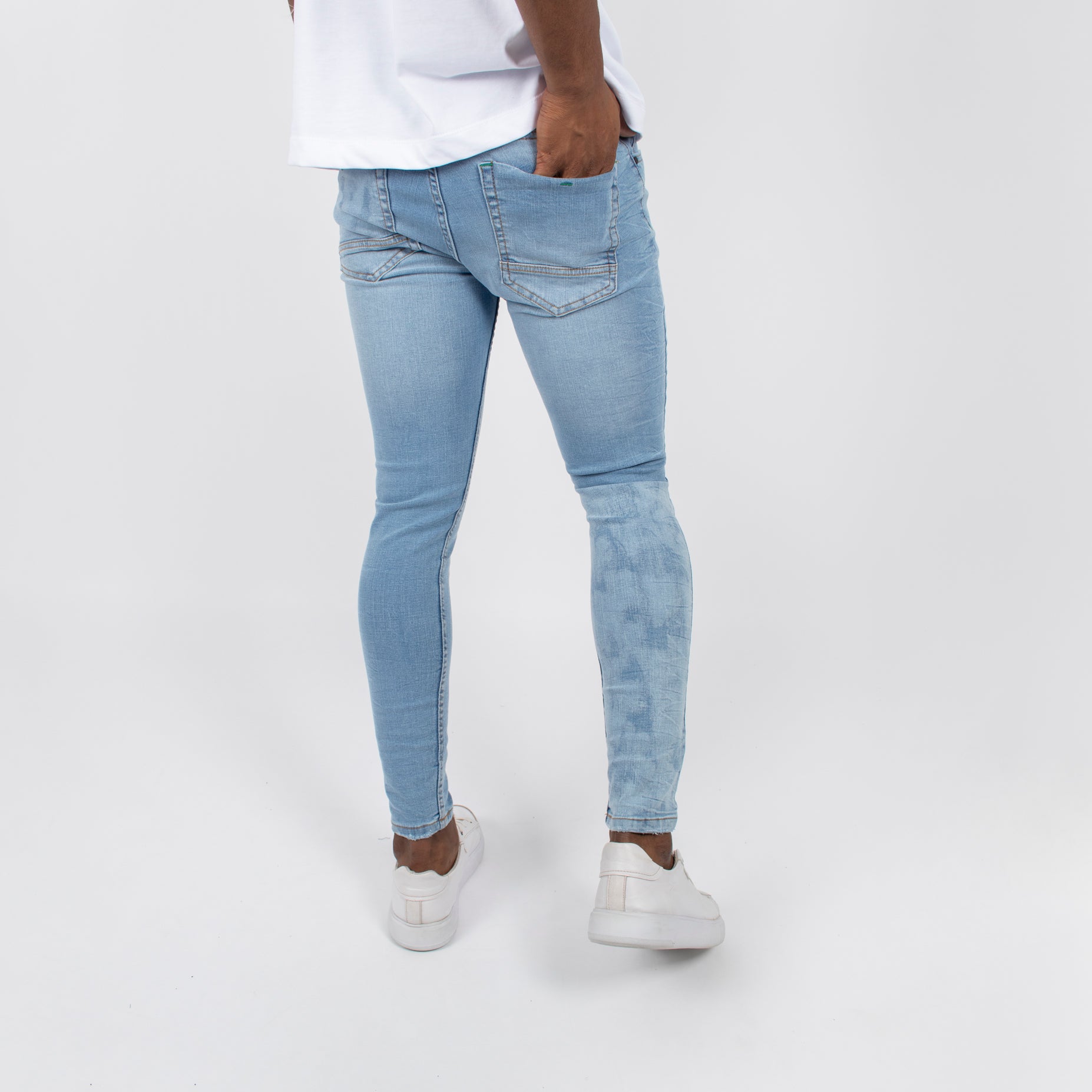 Jean hombre skinny con desgaste