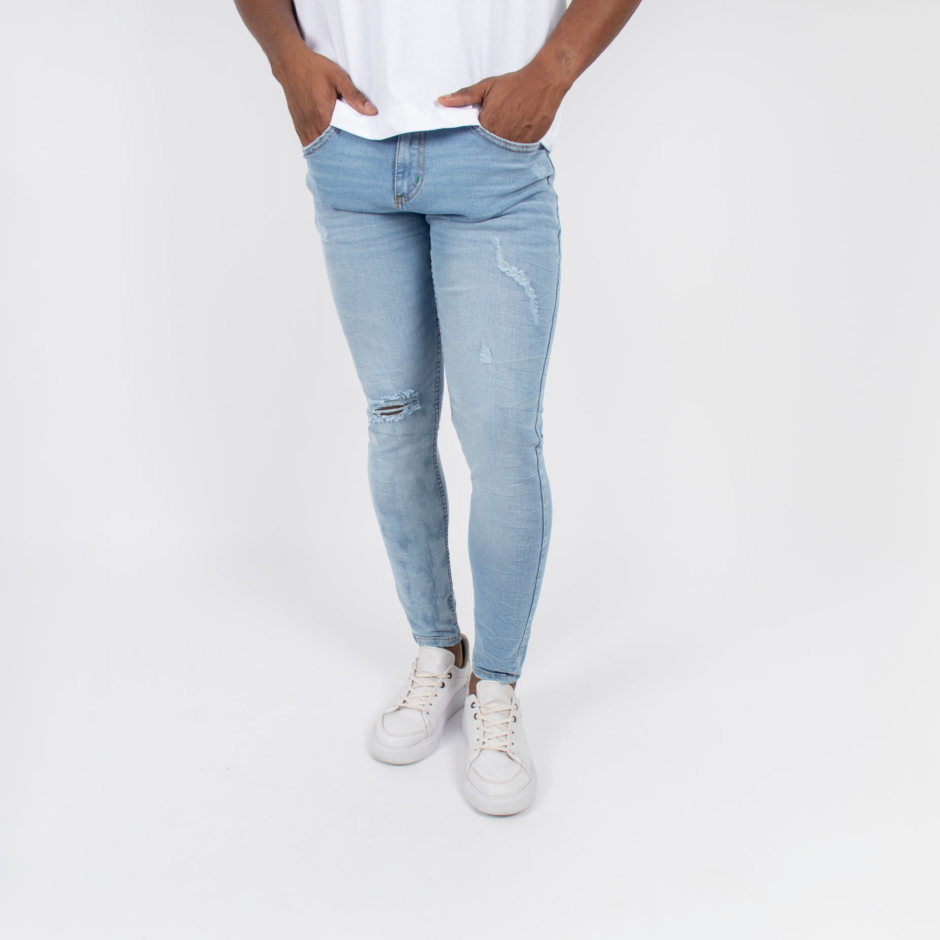 Jean hombre skinny con desgaste