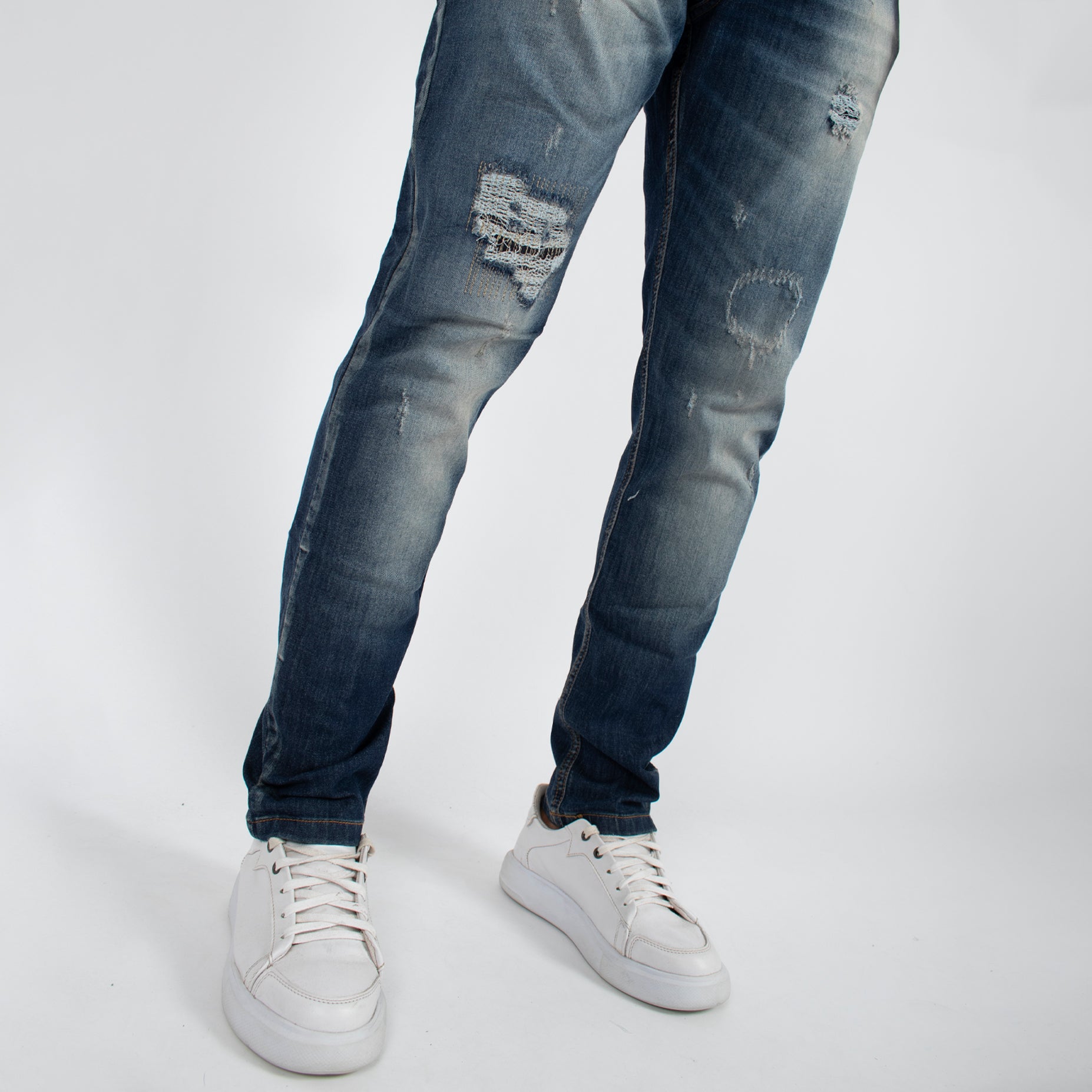 Jean hombre recto con rotos