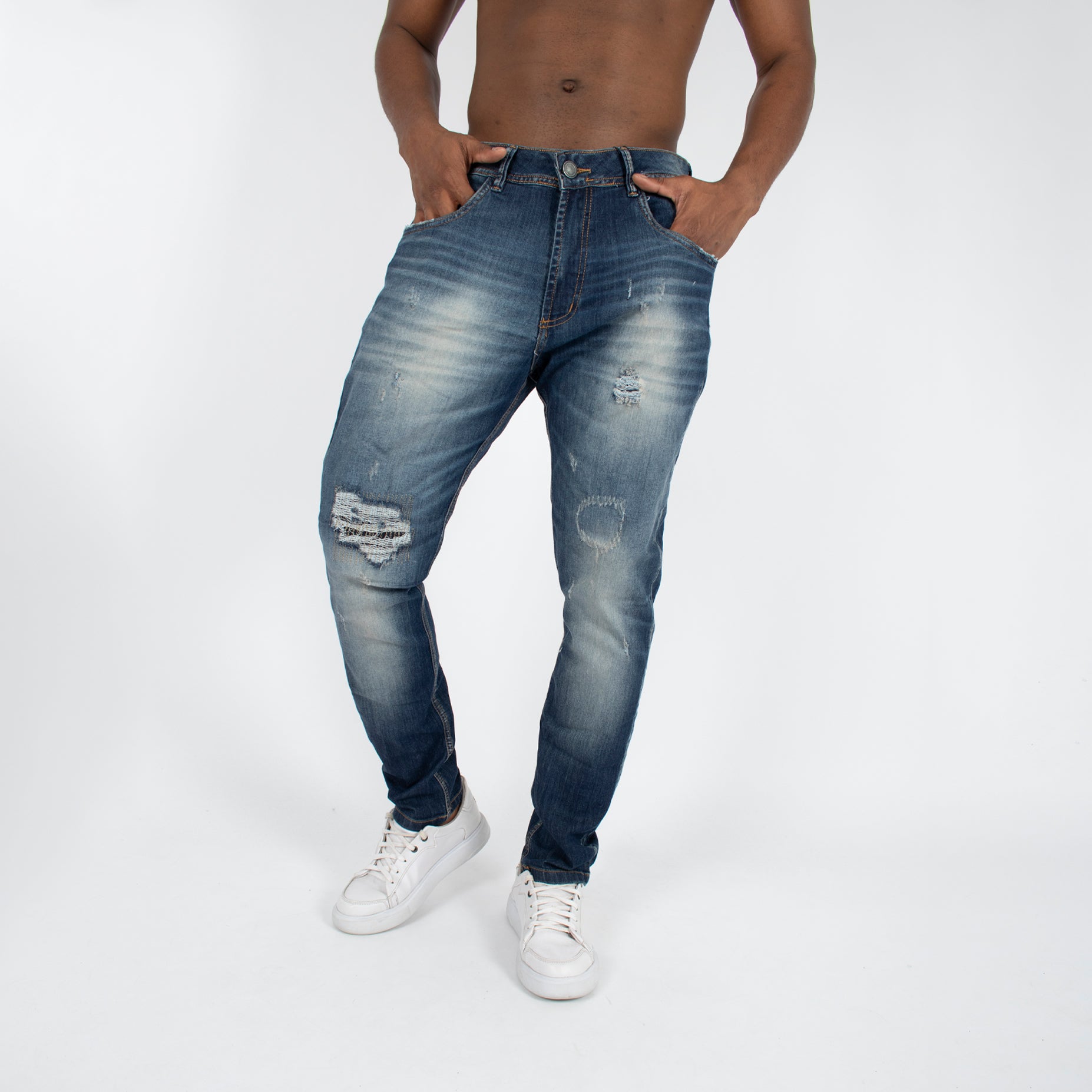 Jean hombre recto con rotos